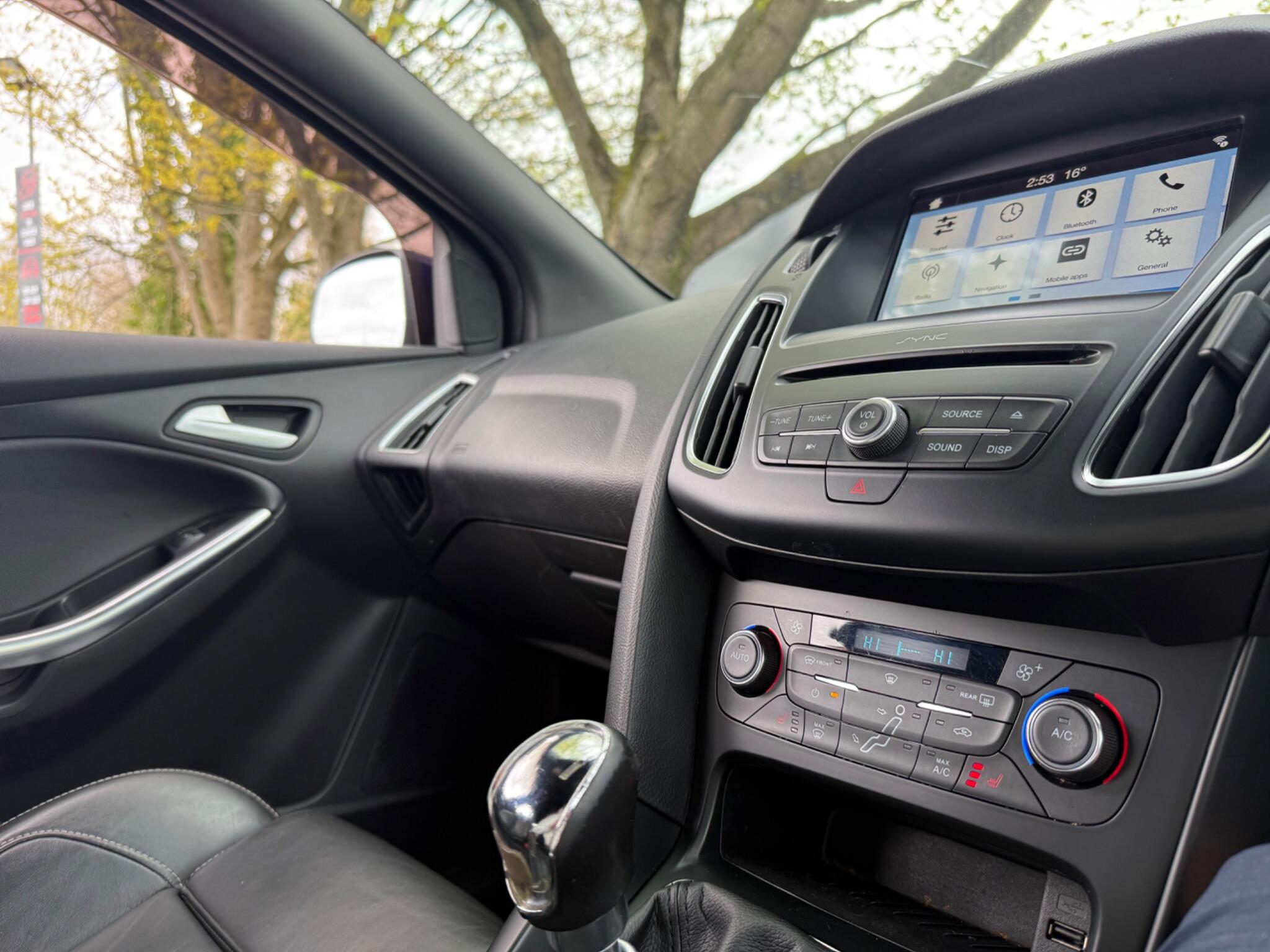 Ford Focus - Image 21