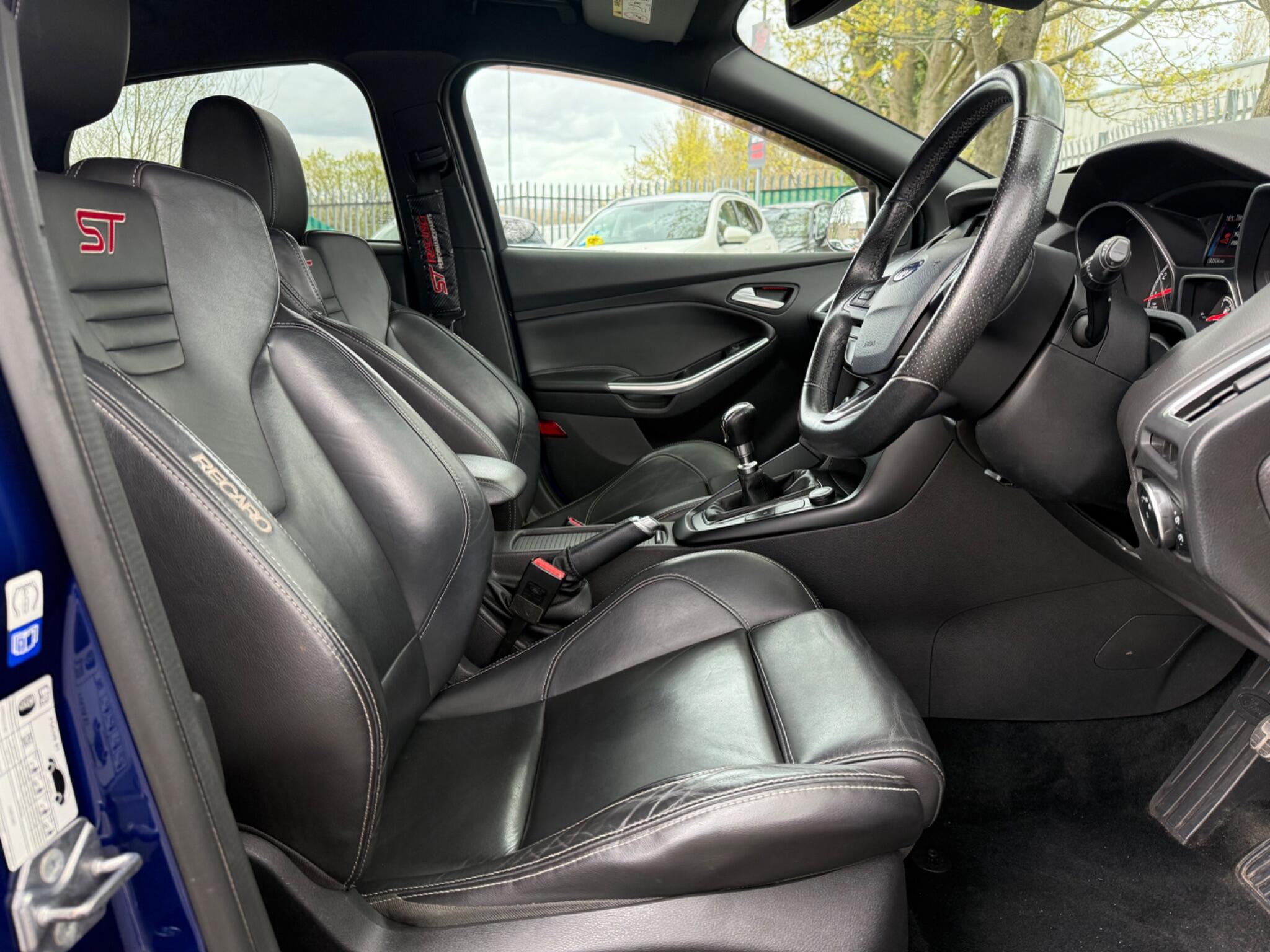 Ford Focus - Image 23