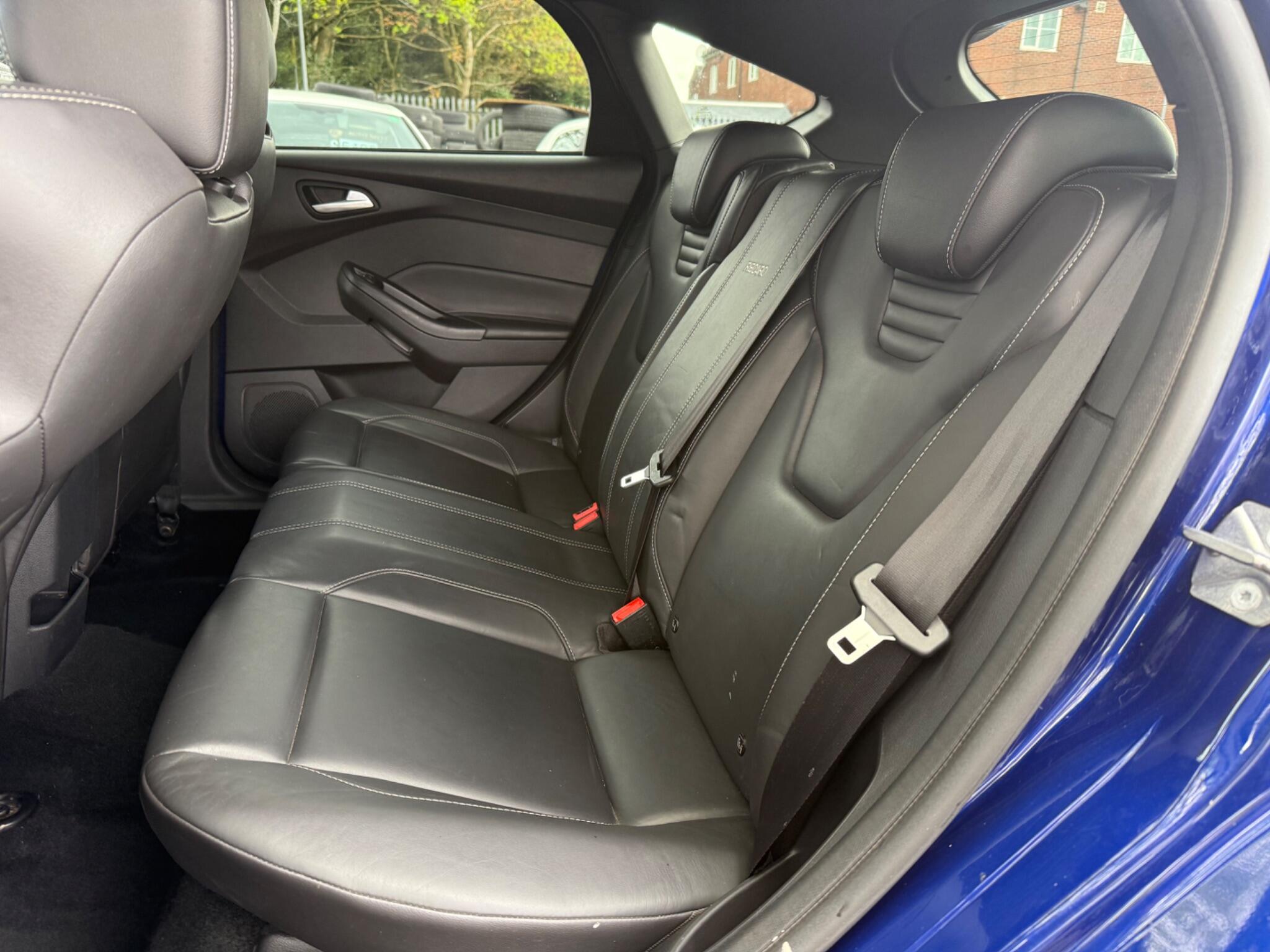 Ford Focus - Image 25