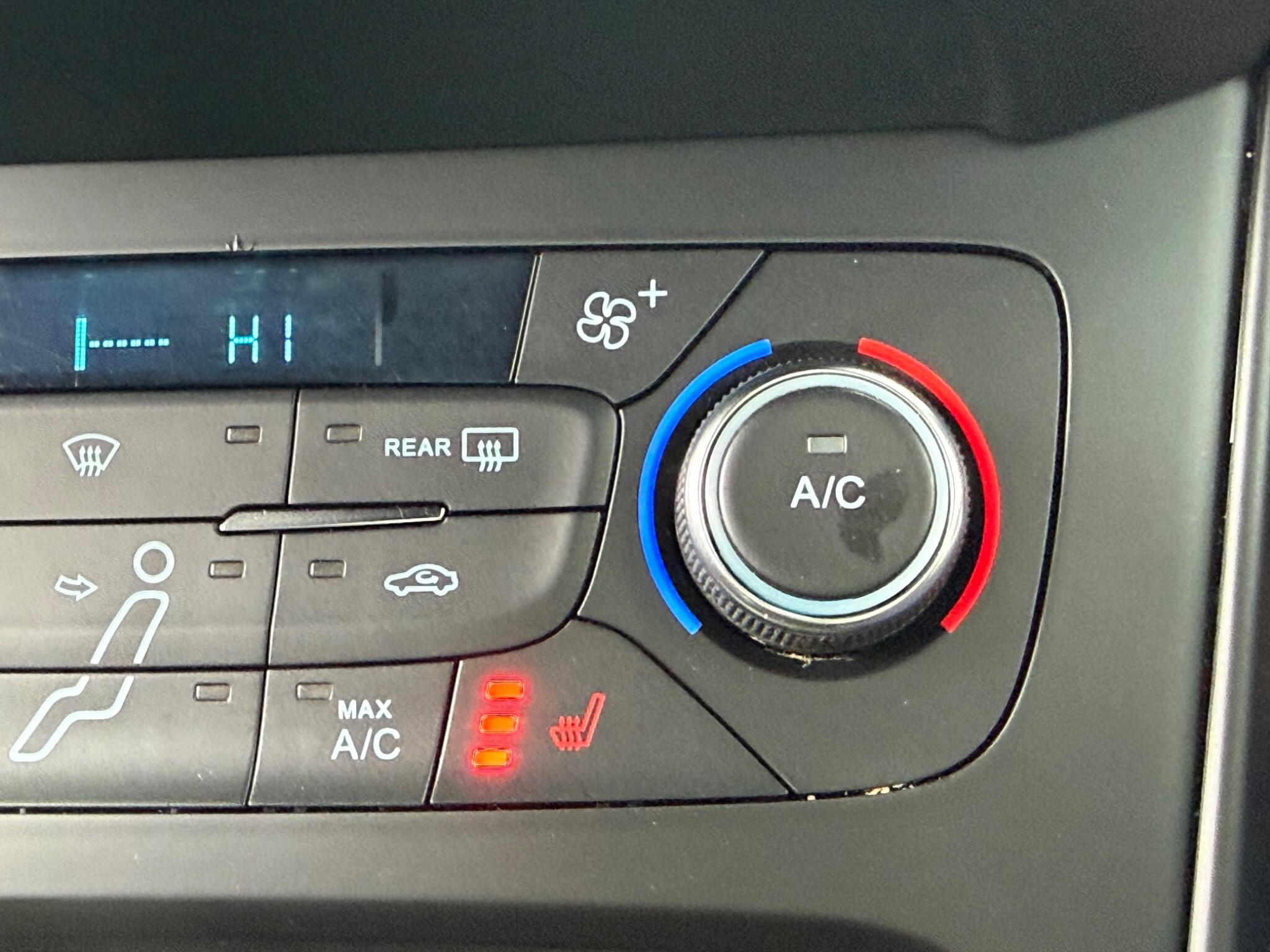 Ford Focus - Image 28