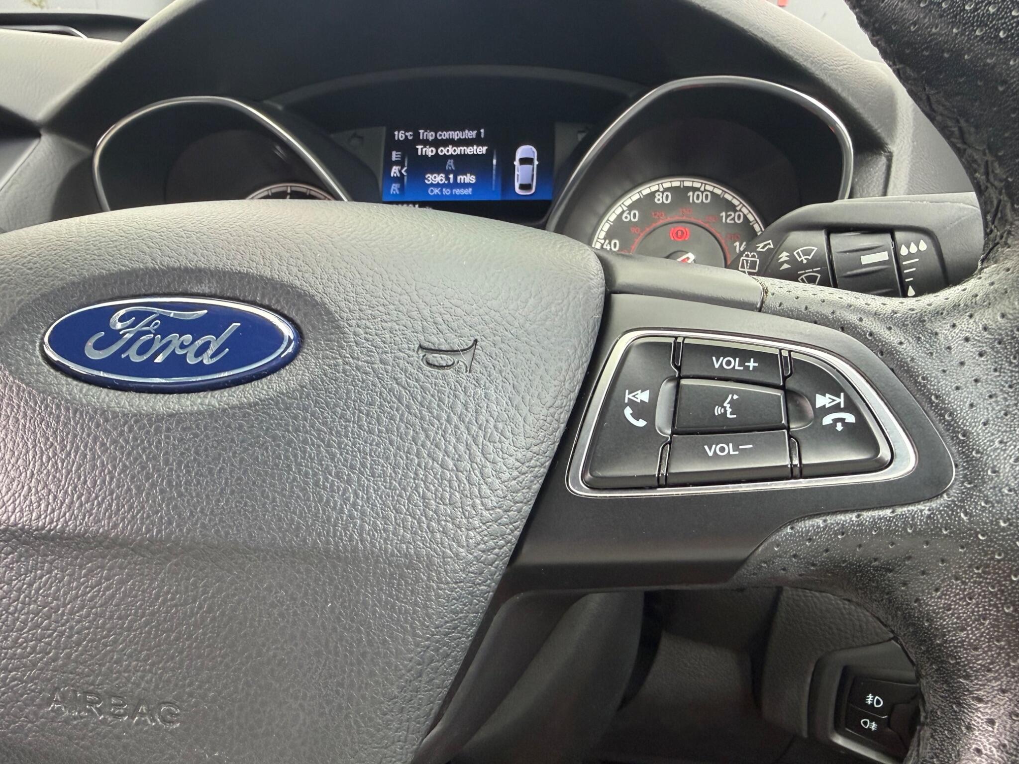 Ford Focus - Image 31