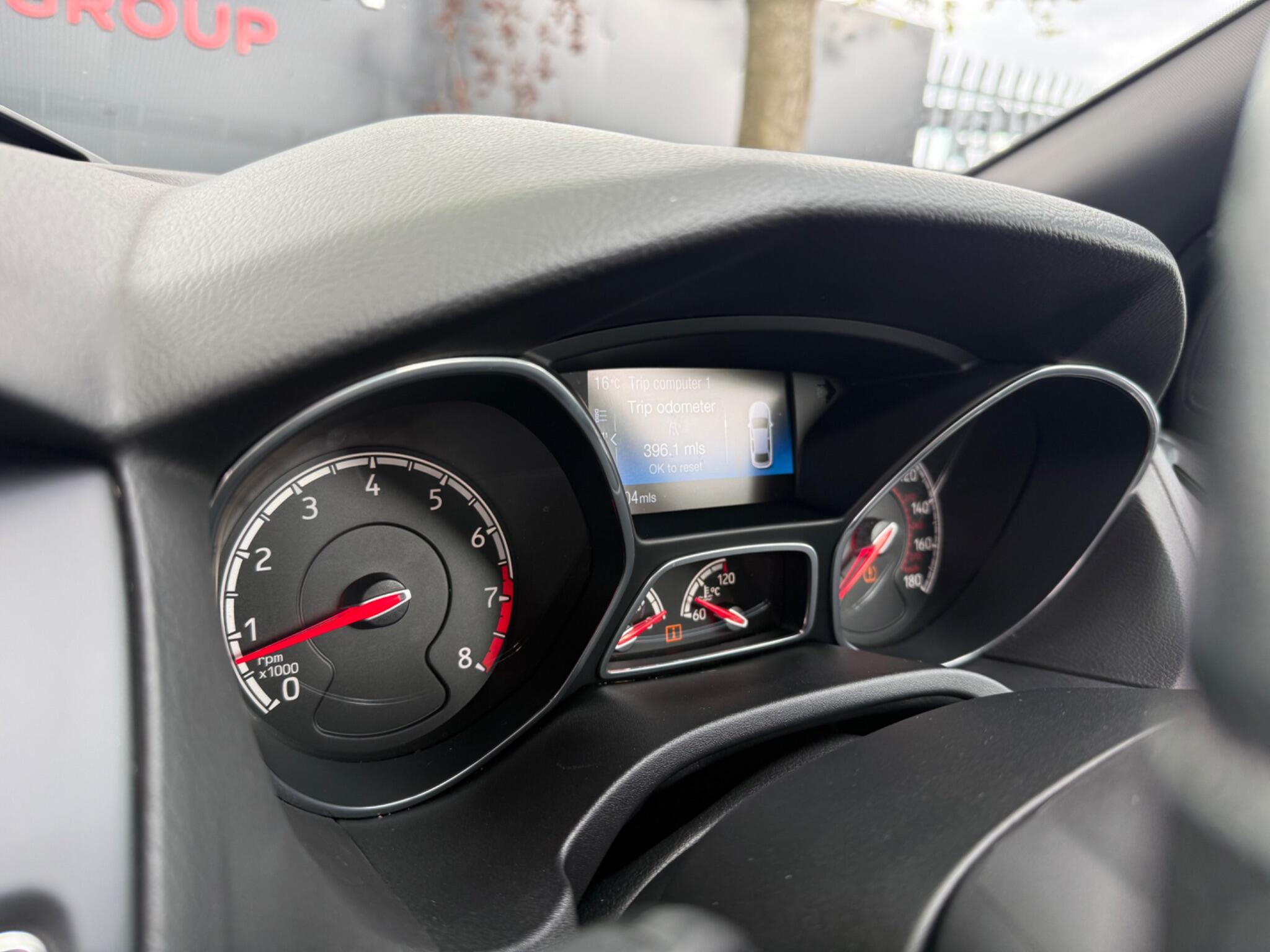 Ford Focus - Image 47