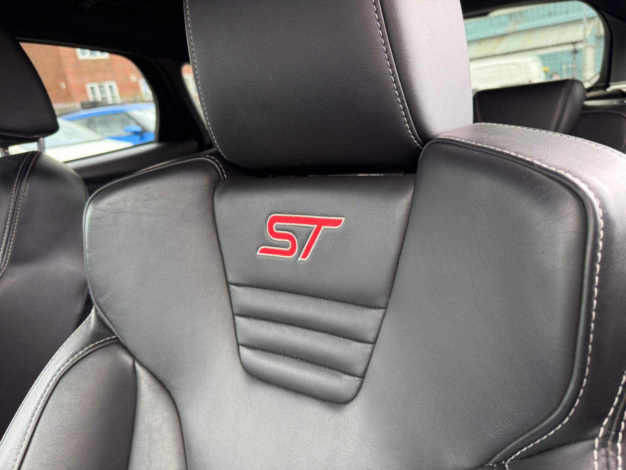 Ford Focus - Image 65