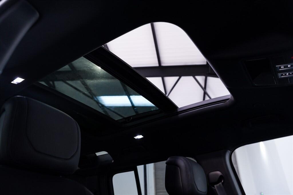 Land Rover Defender 110 - Image 5