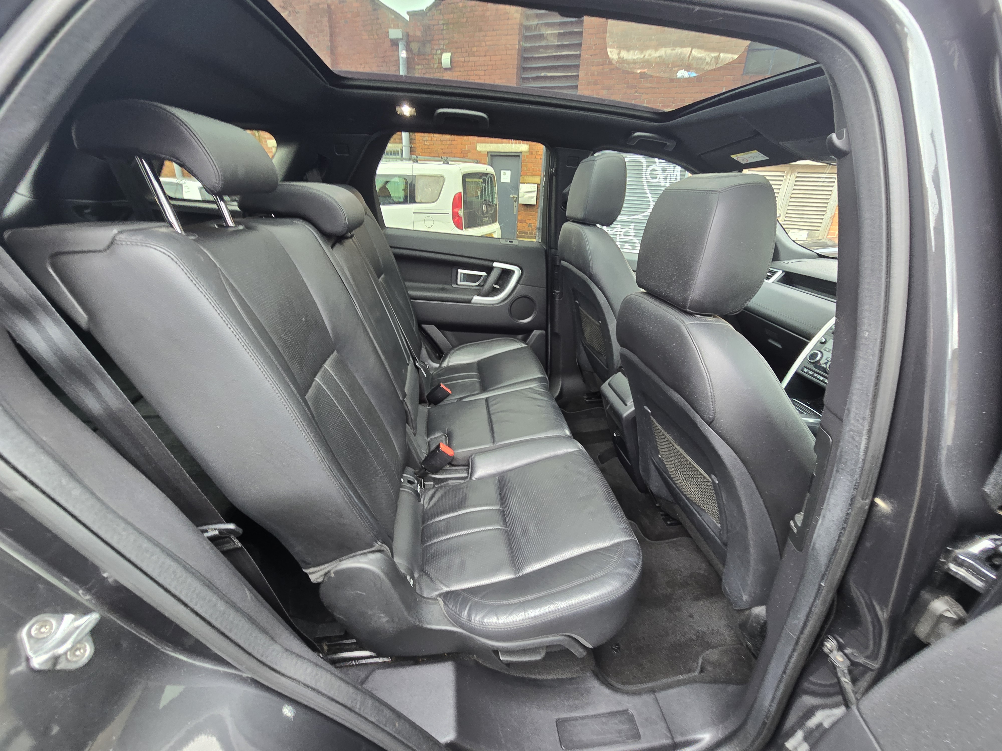 Land Rover DISCOVERY SPORT - Image 4