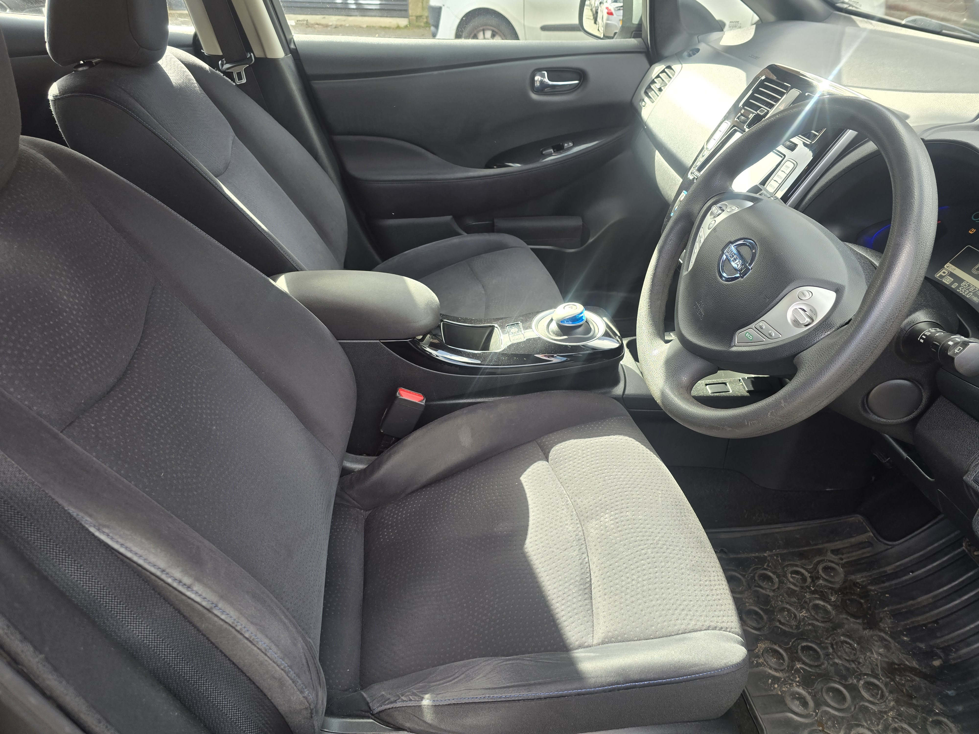 Nissan Leaf - Image 10