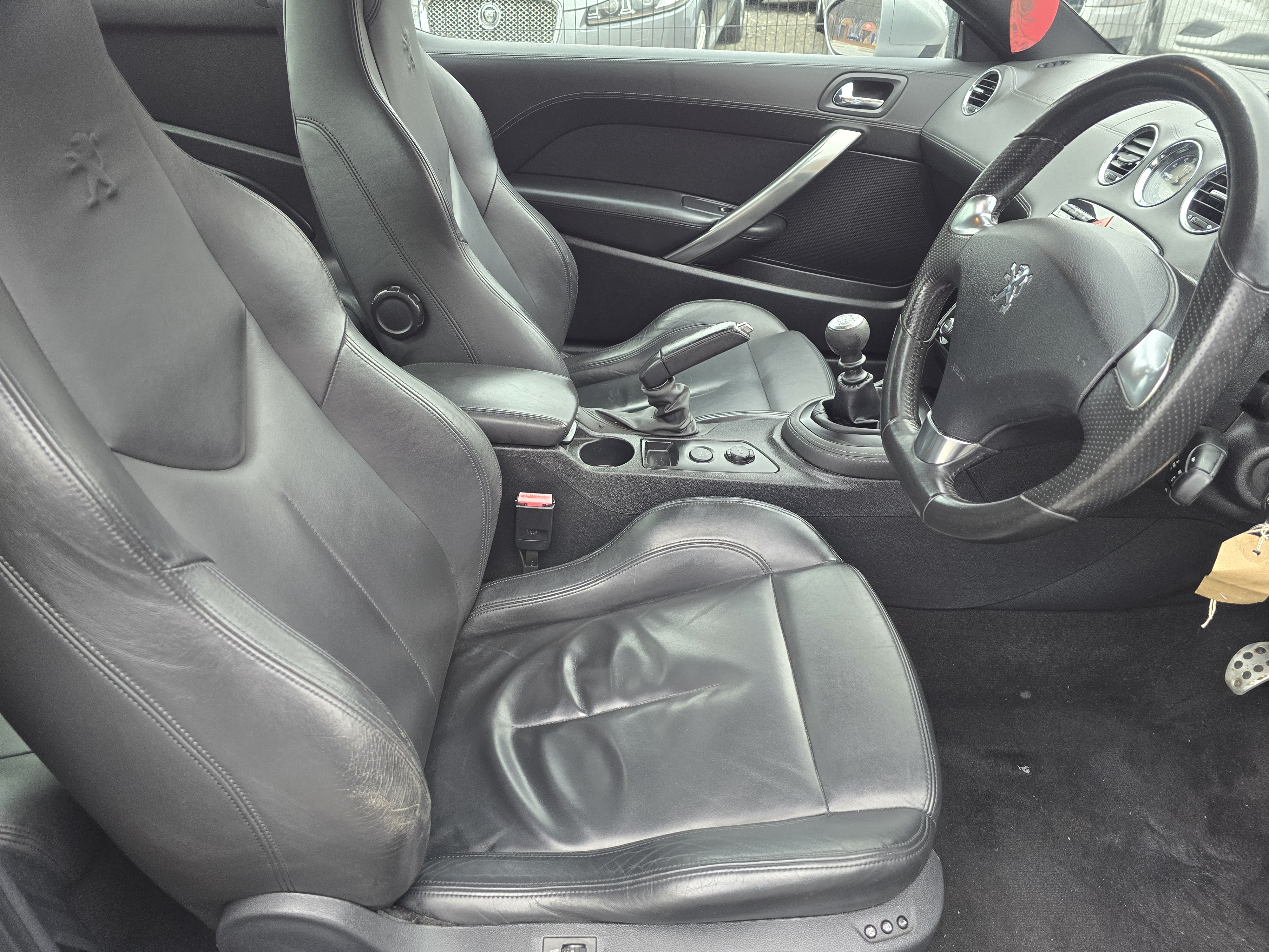 Peugeot RCZ - Image 11