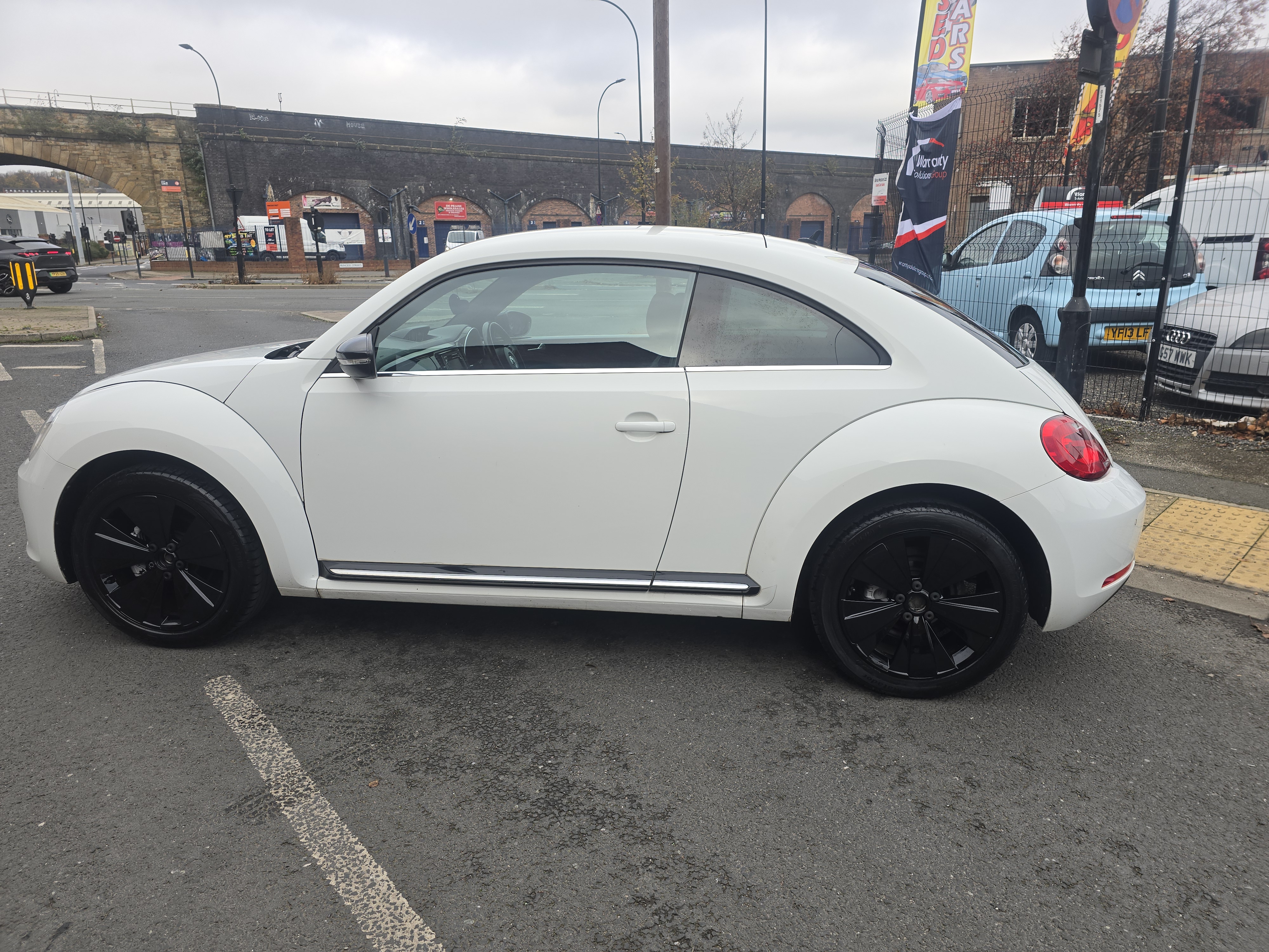 Volkswagen Beetle - Image 6