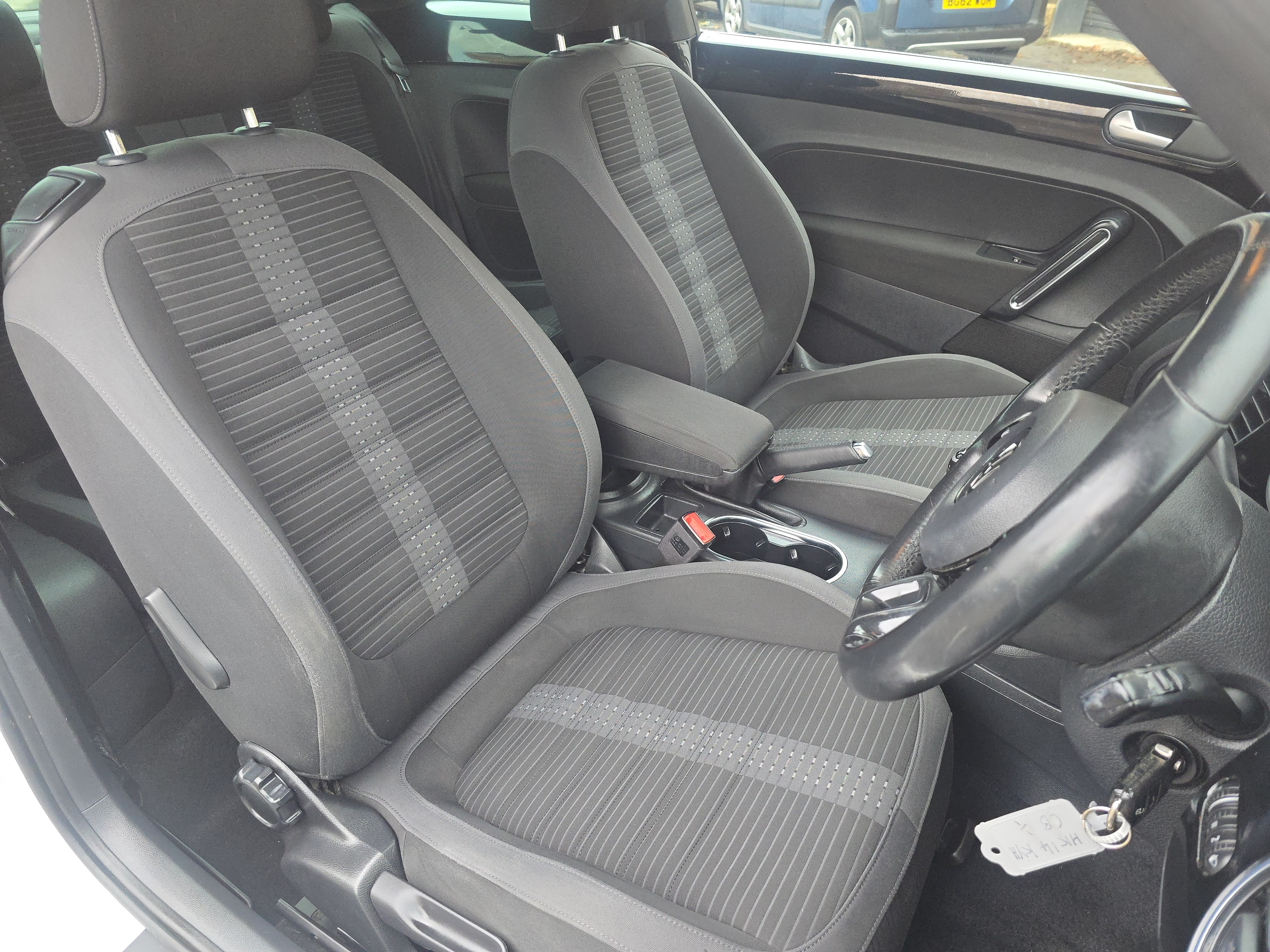 Volkswagen Beetle - Image 7