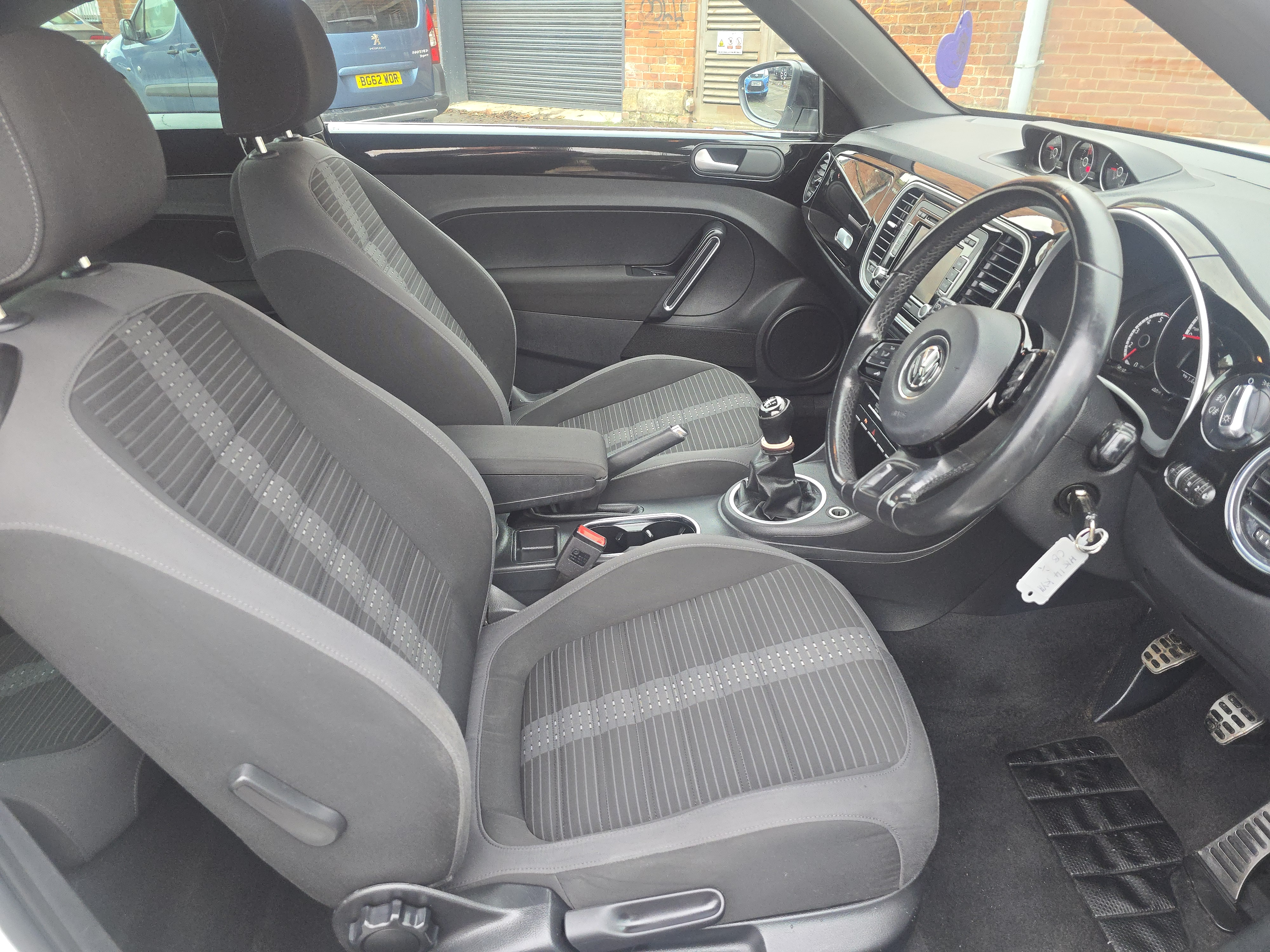 Volkswagen Beetle - Image 9