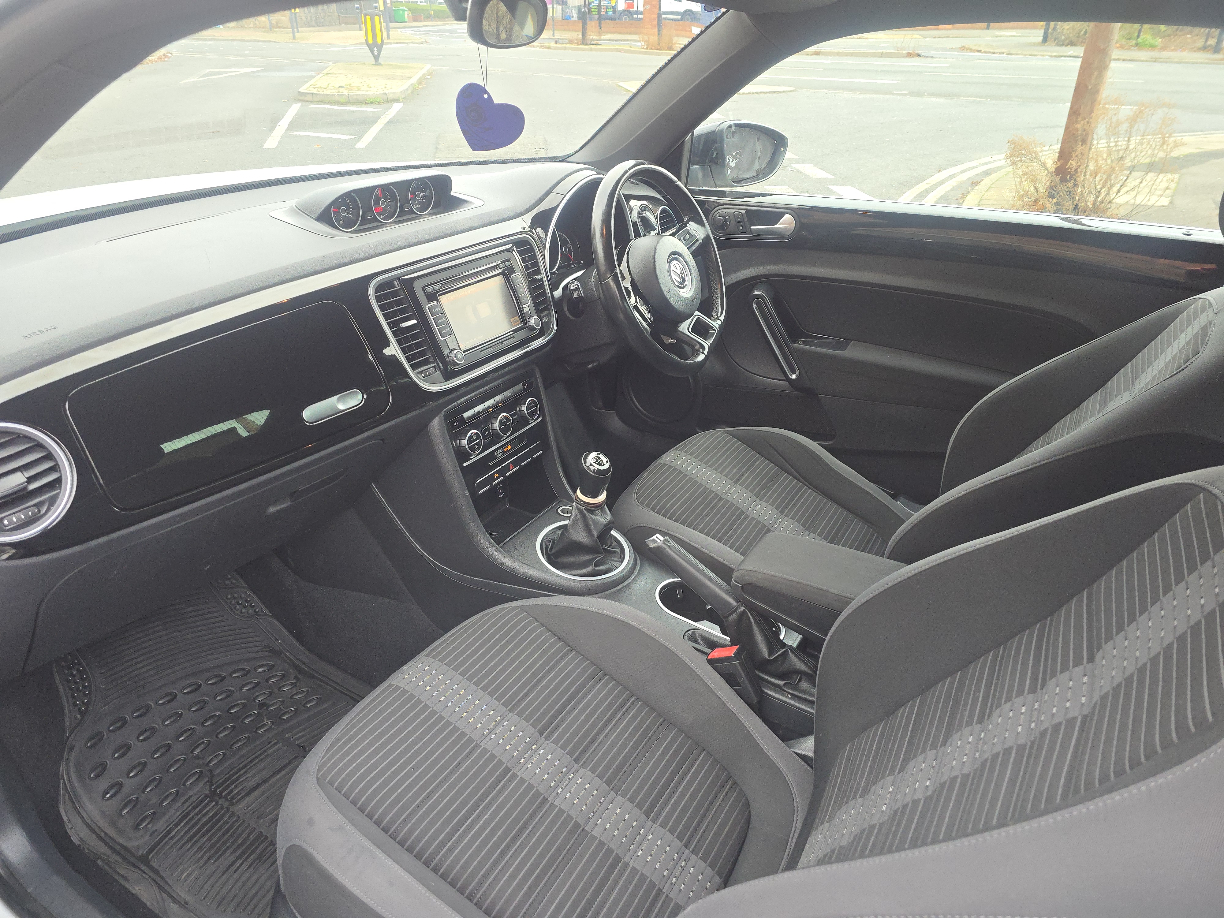 Volkswagen Beetle - Image 14