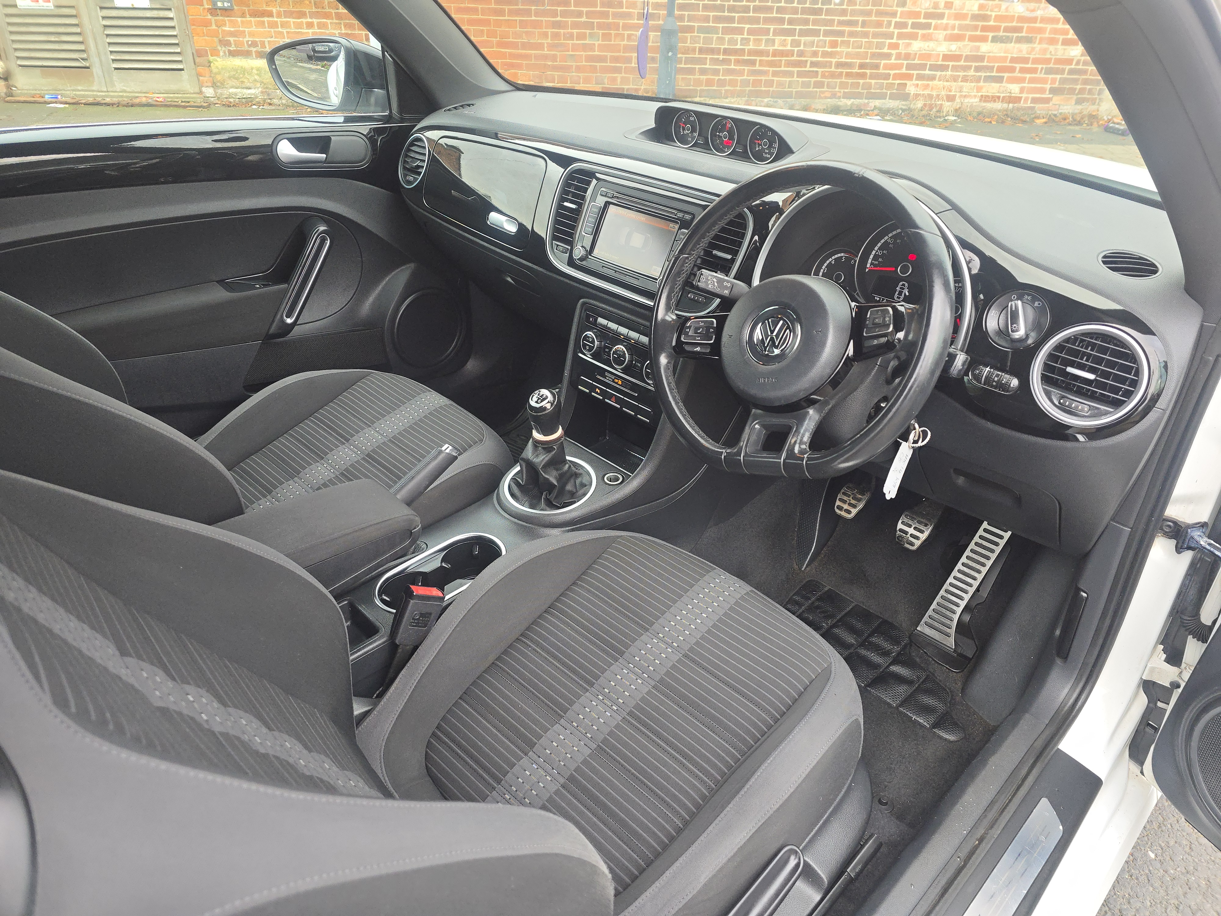 Volkswagen Beetle - Image 16