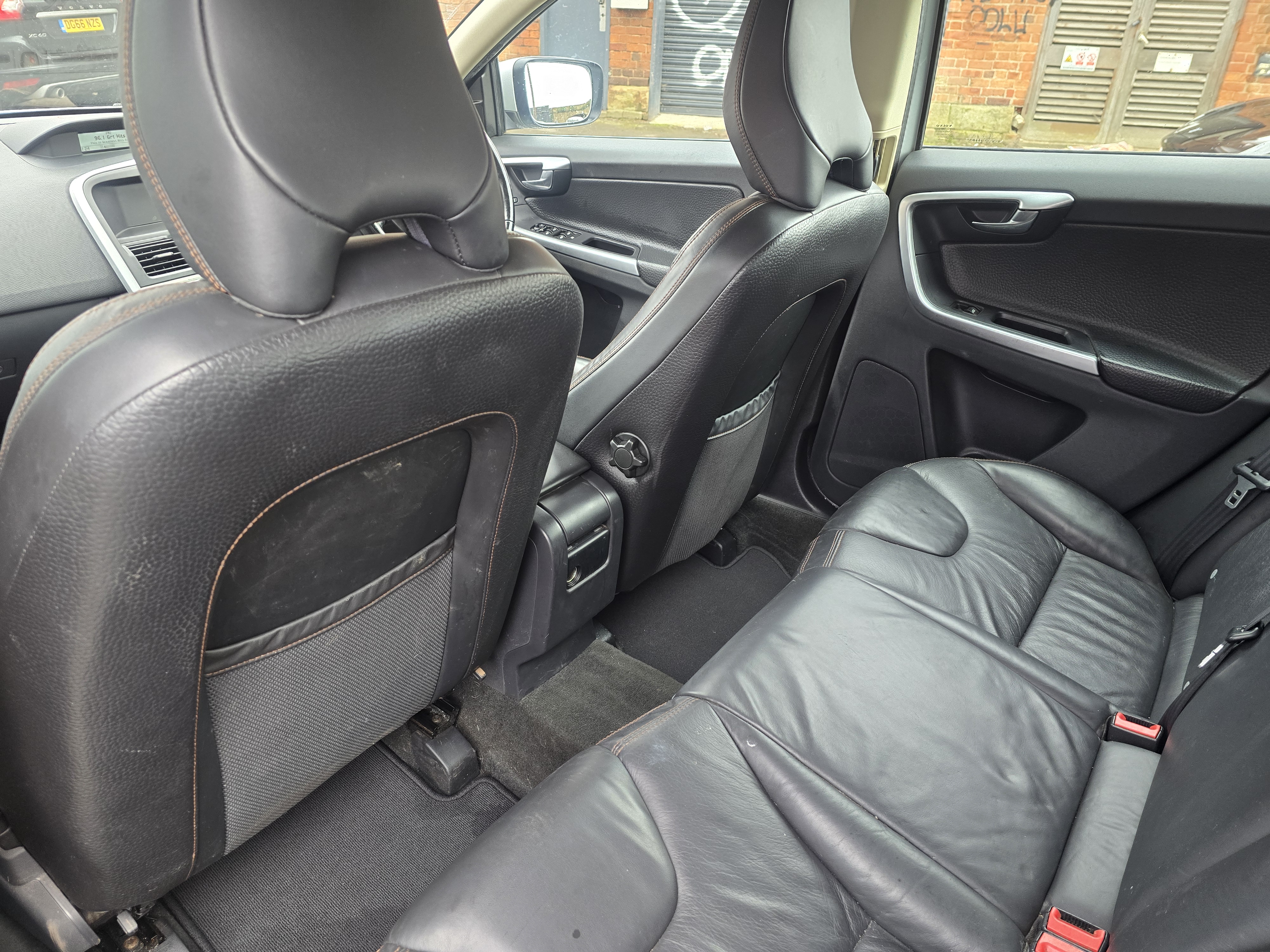 Volvo XC60 - Image 10