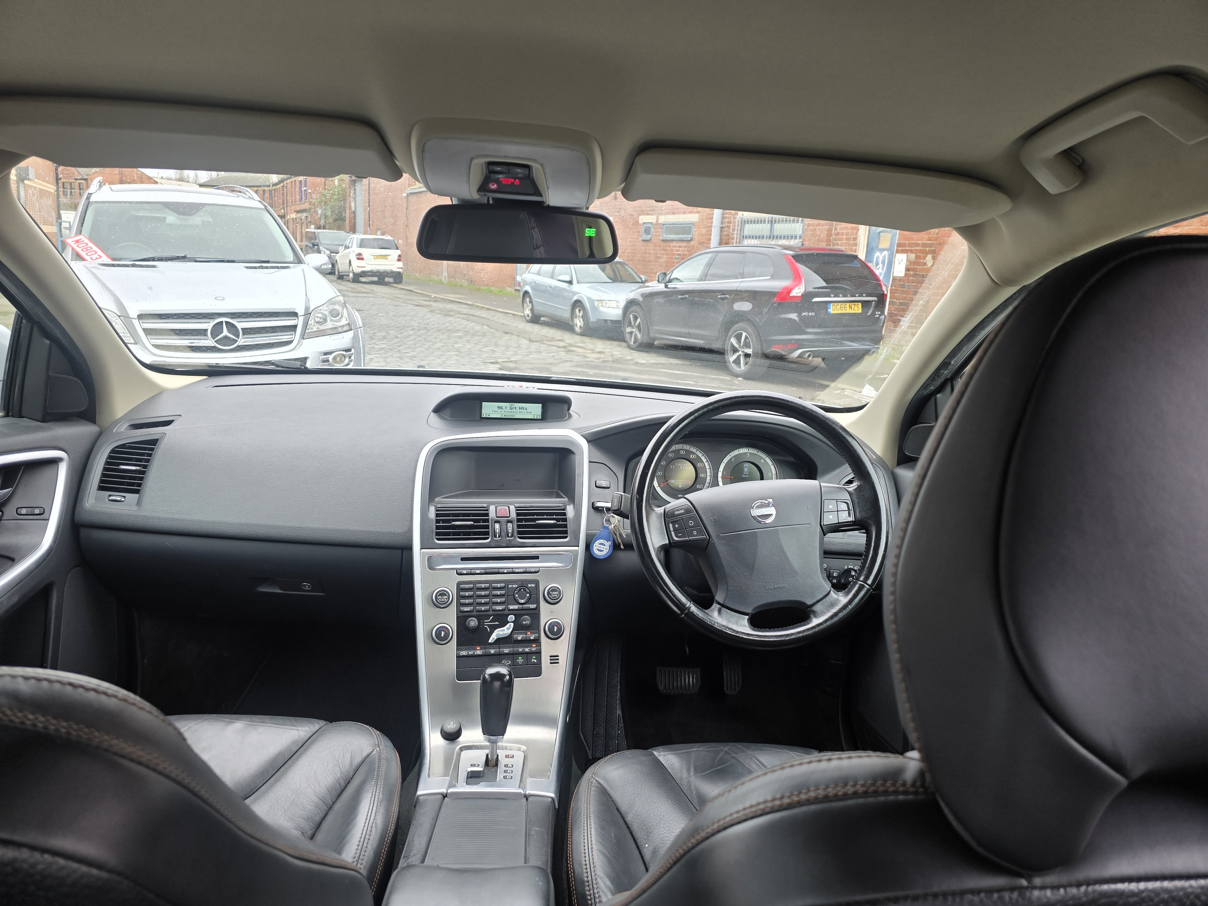 Volvo XC60 - Image 13