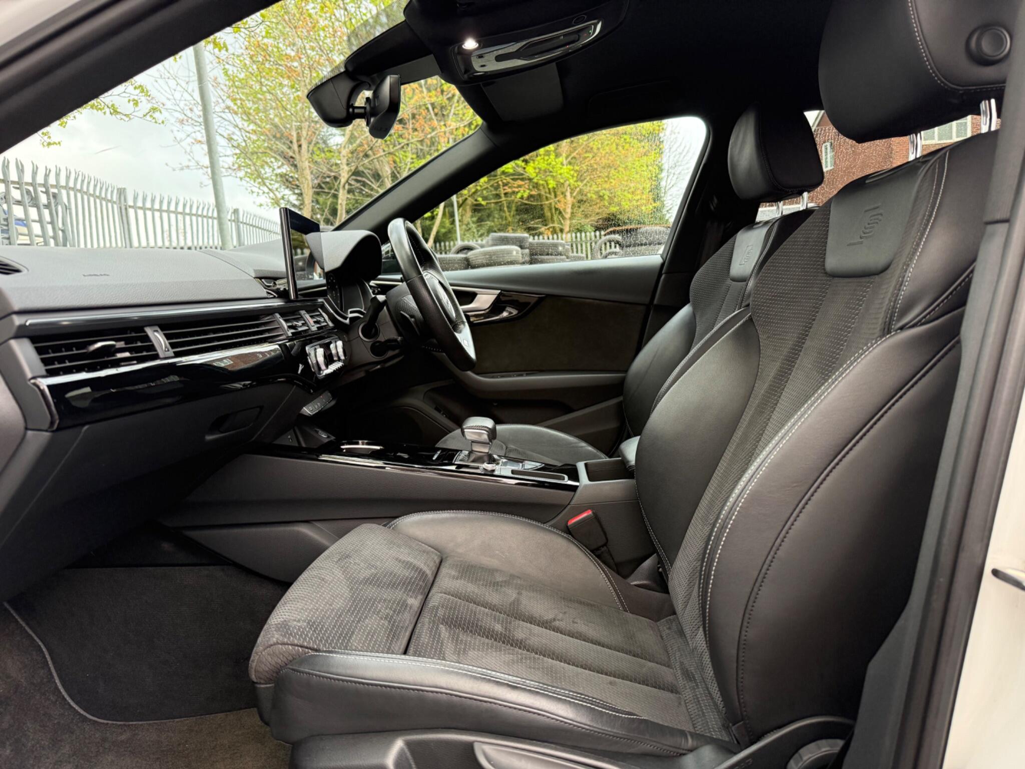Audi A4 - Image 64
