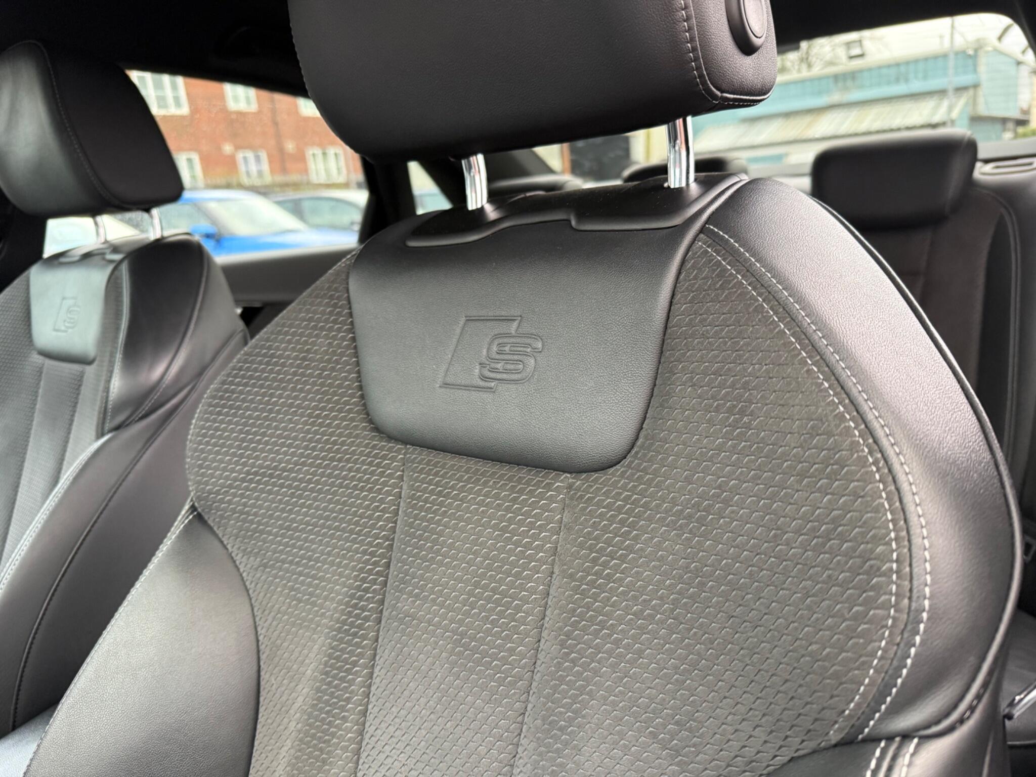 Audi A4 - Image 78