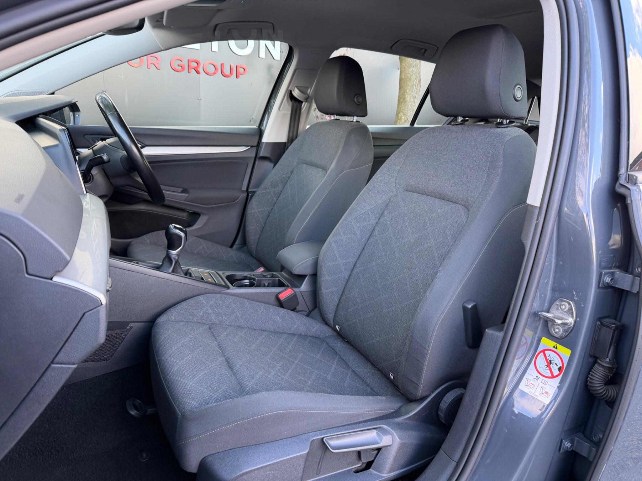 Volkswagen Golf - Image 11