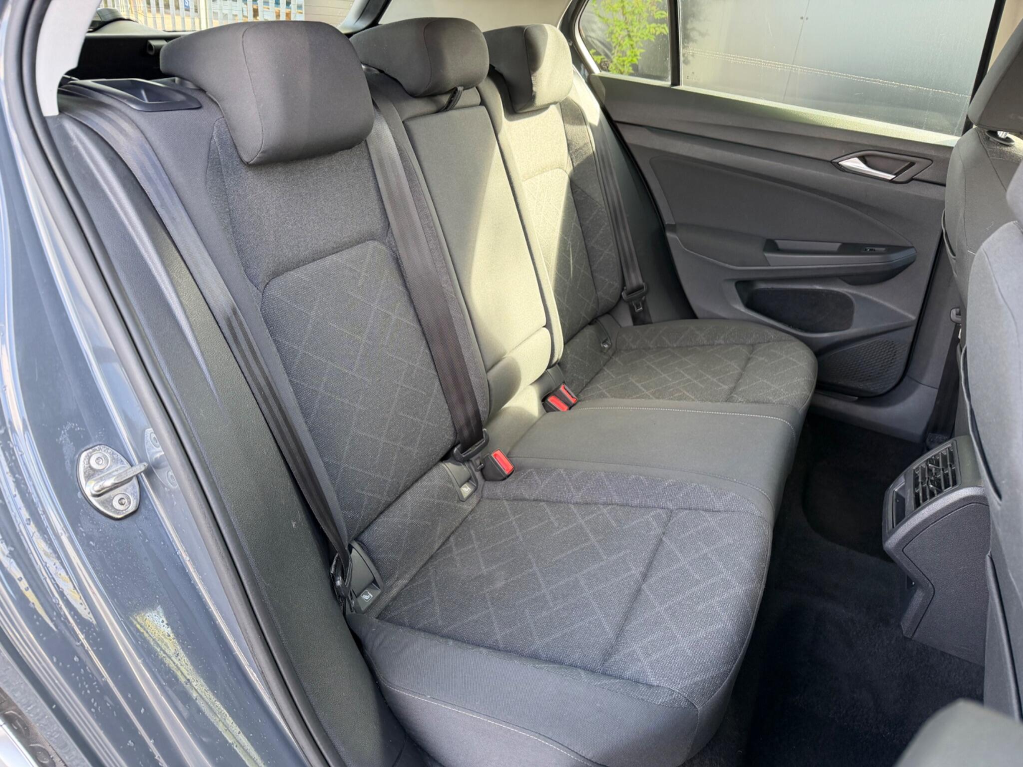 Volkswagen Golf - Image 19