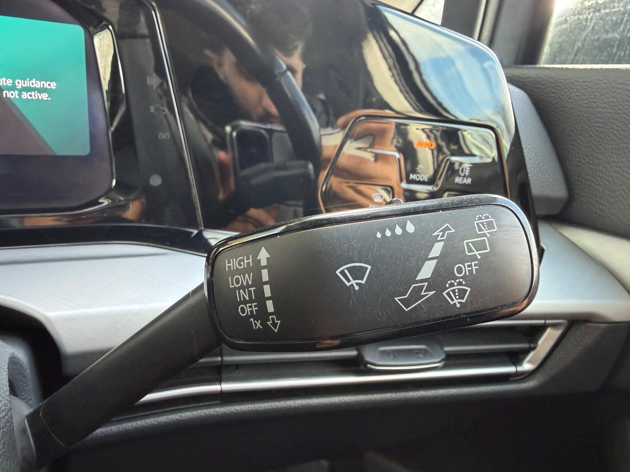 Volkswagen Golf - Image 25