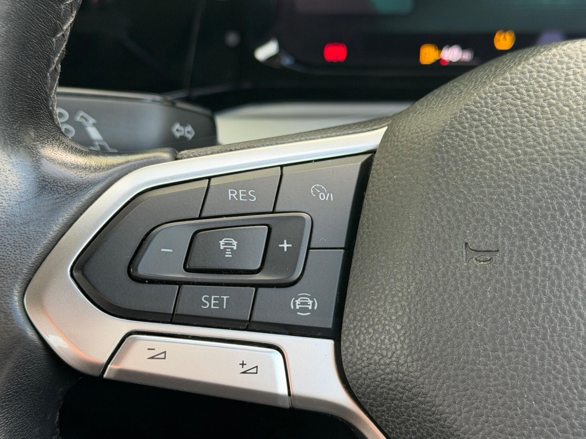 Volkswagen Golf - Image 28