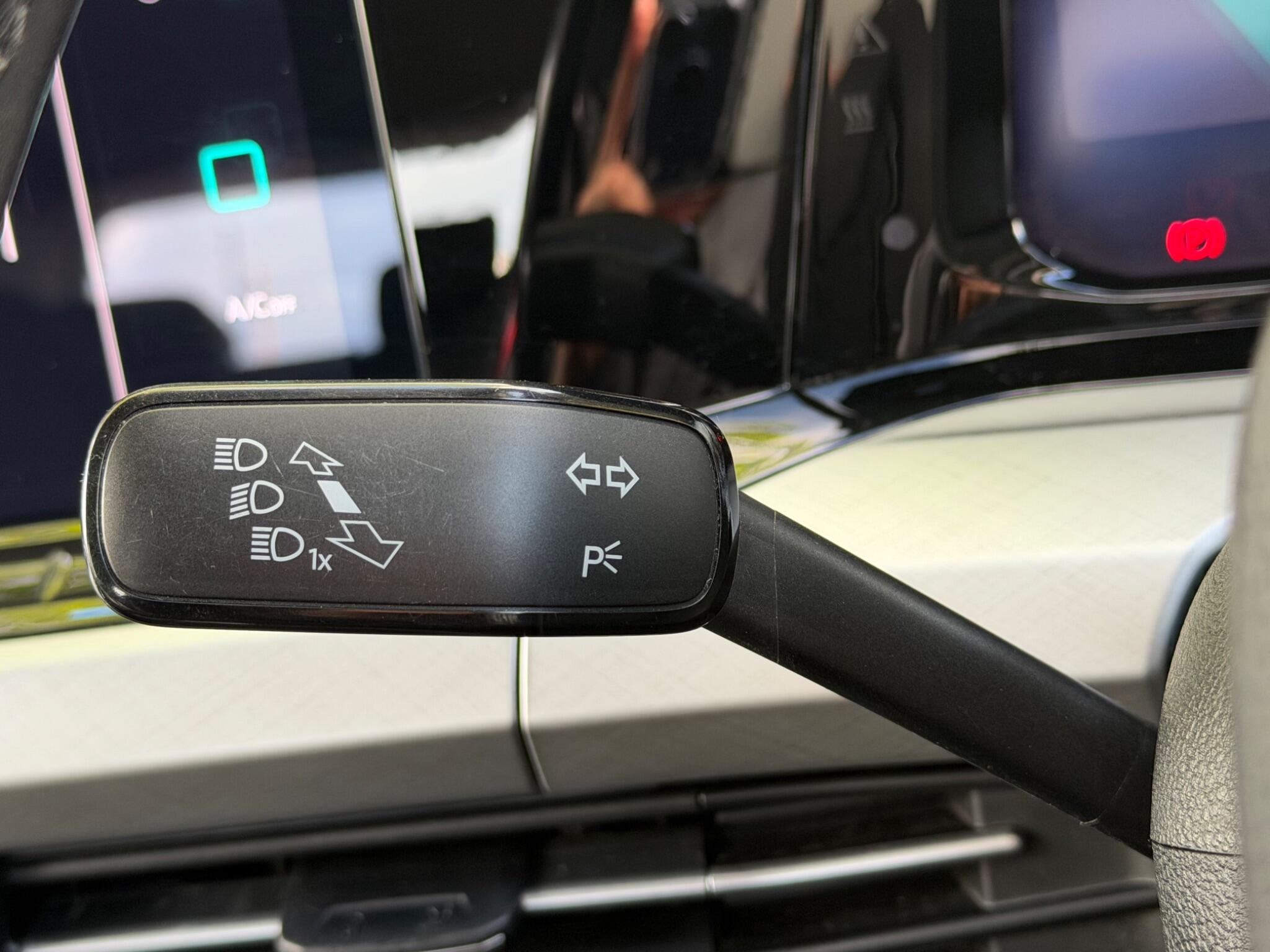 Volkswagen Golf - Image 30