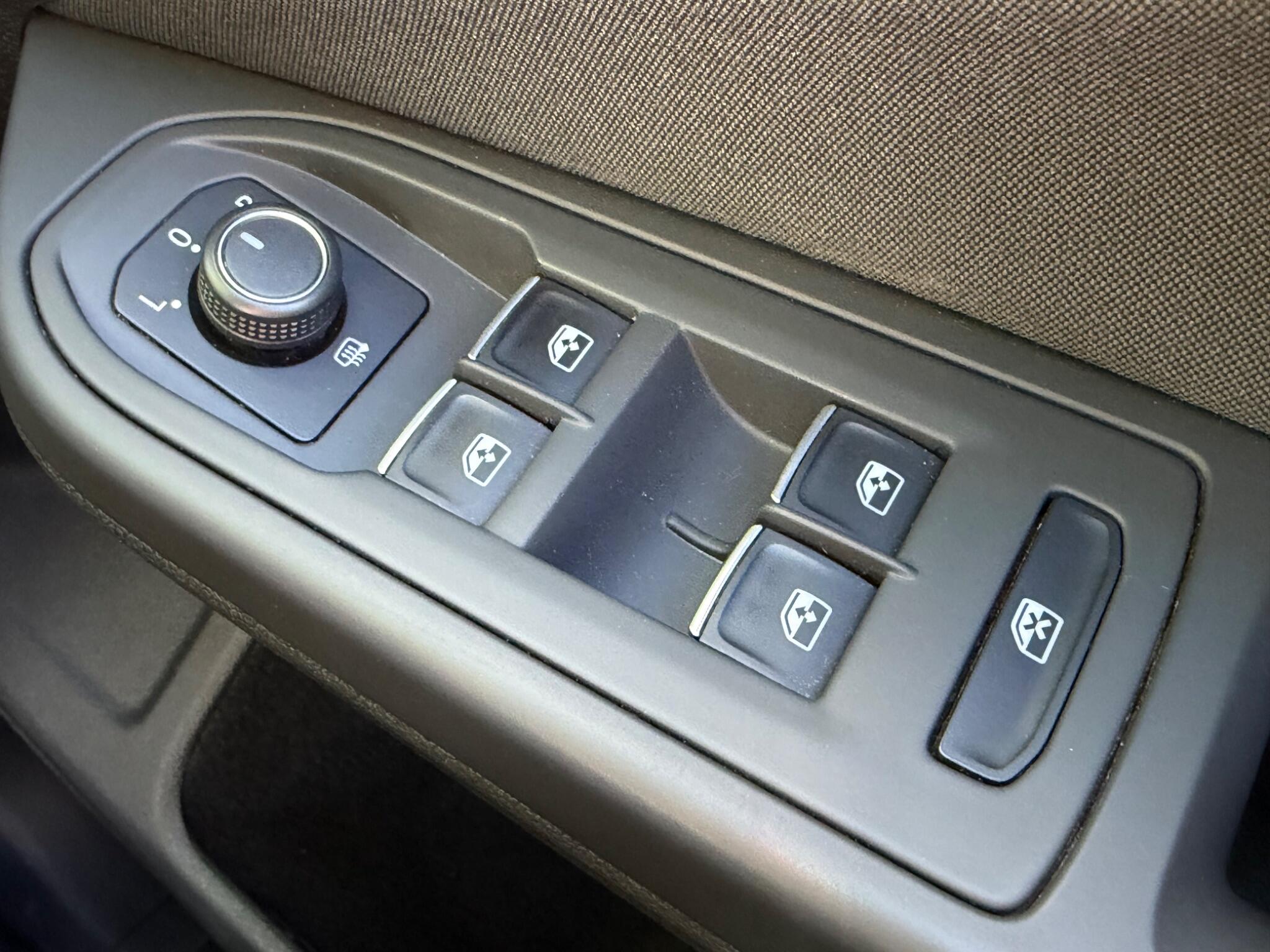 Volkswagen Golf - Image 48