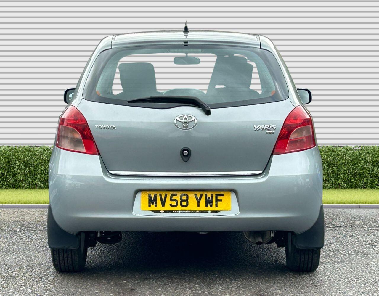 Toyota Yaris - Image 10