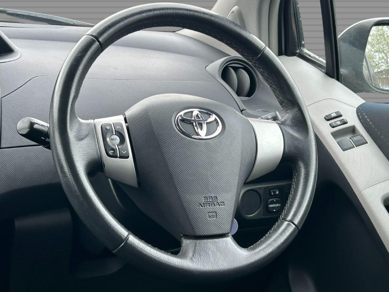 Toyota Yaris - Image 13