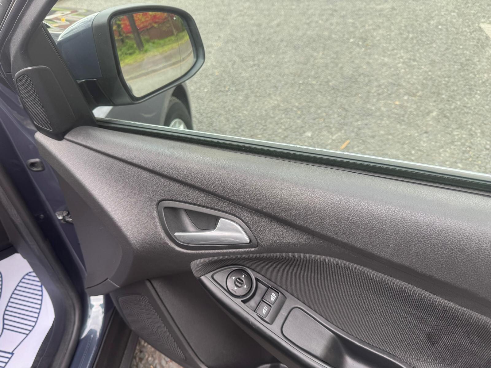 Ford Focus - Image 32