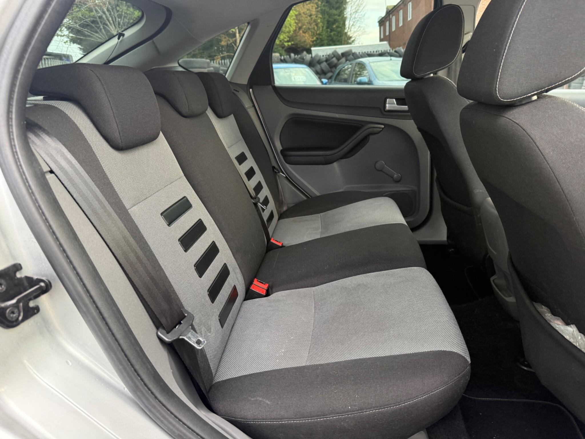 Ford Focus - Image 12