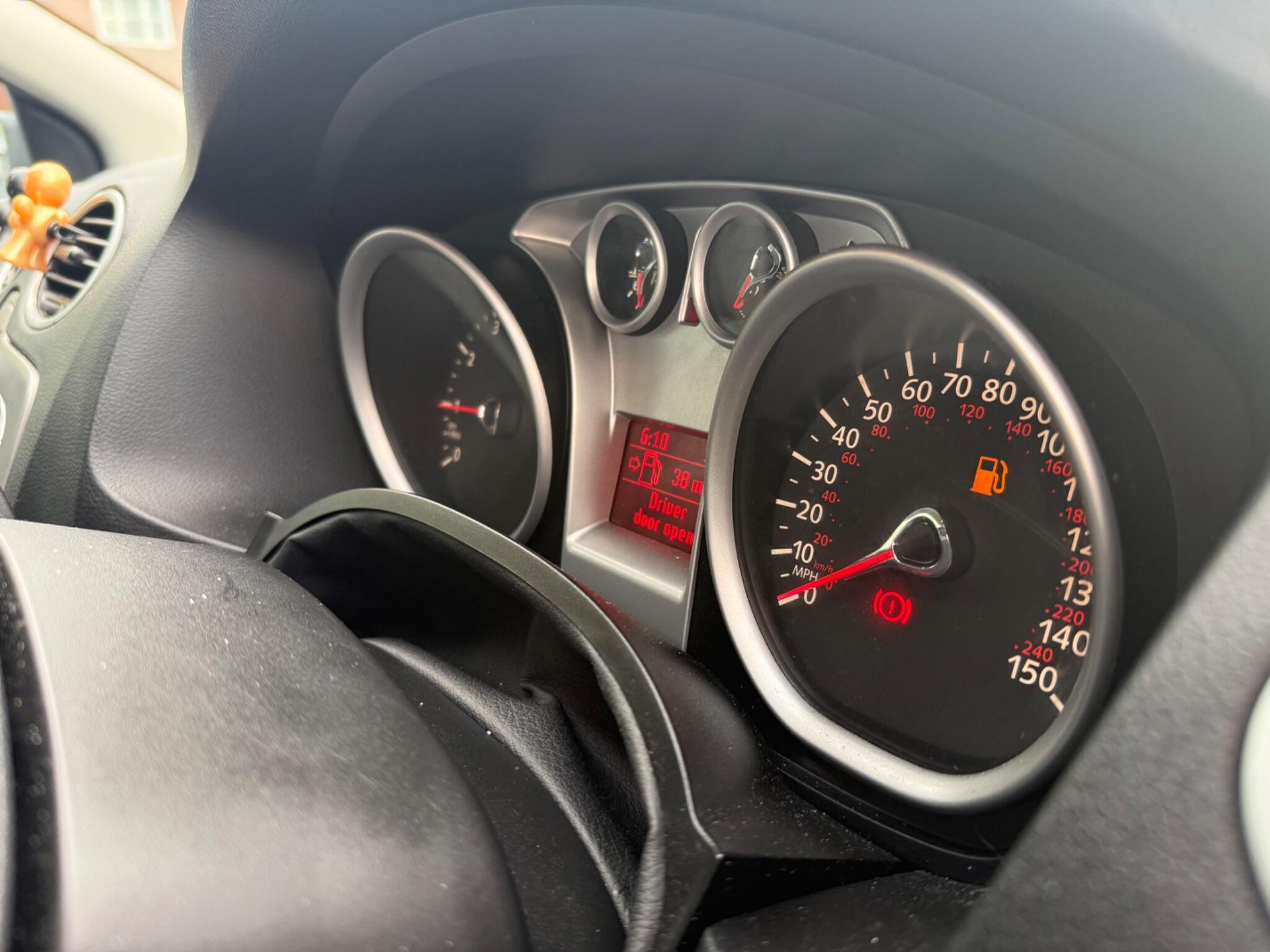 Ford Focus - Image 16