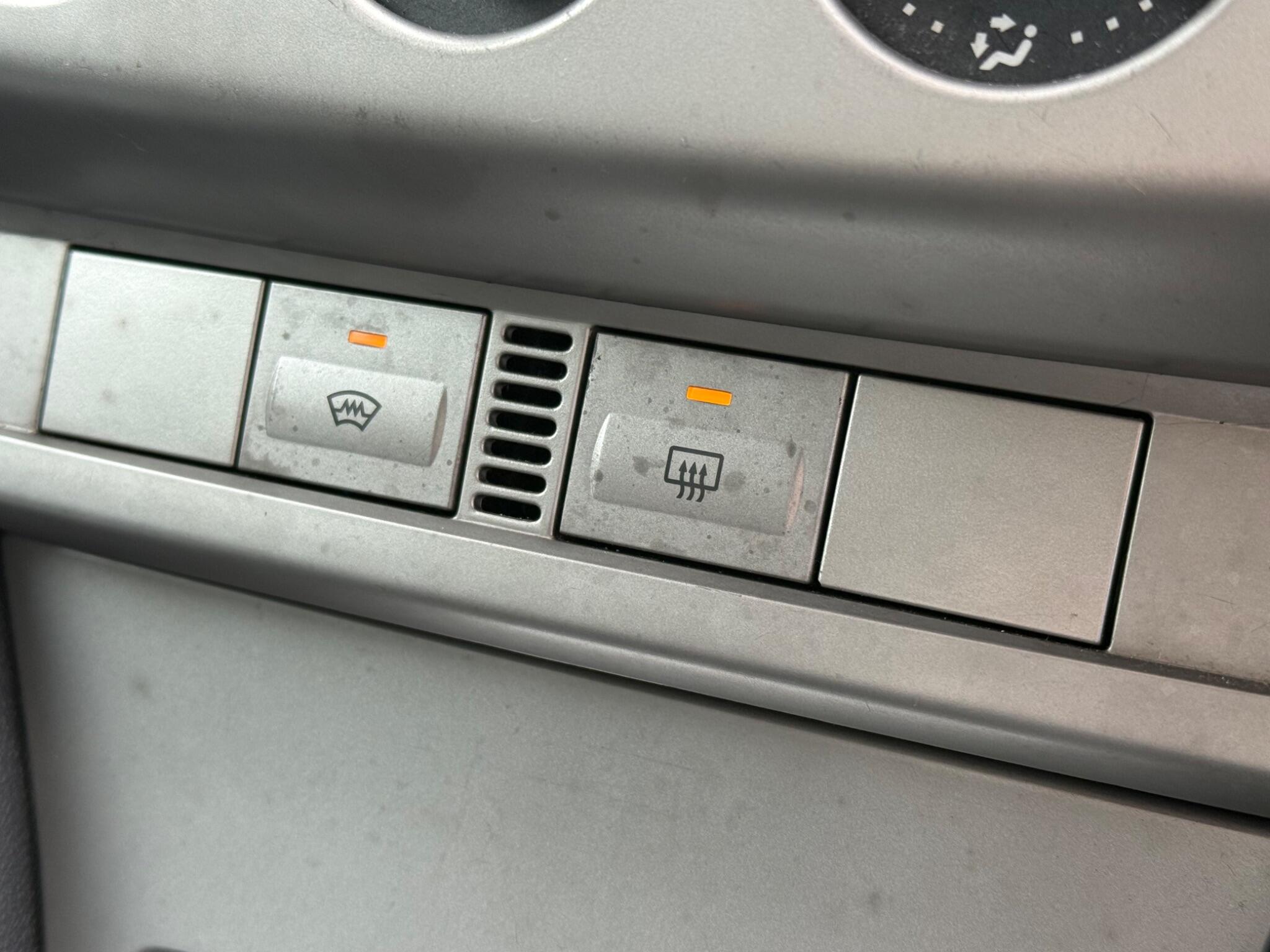 Ford Focus - Image 20