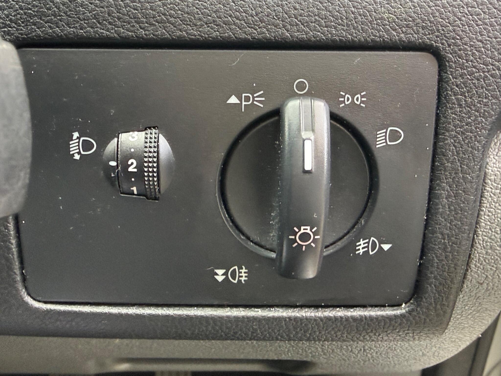 Ford Focus - Image 21