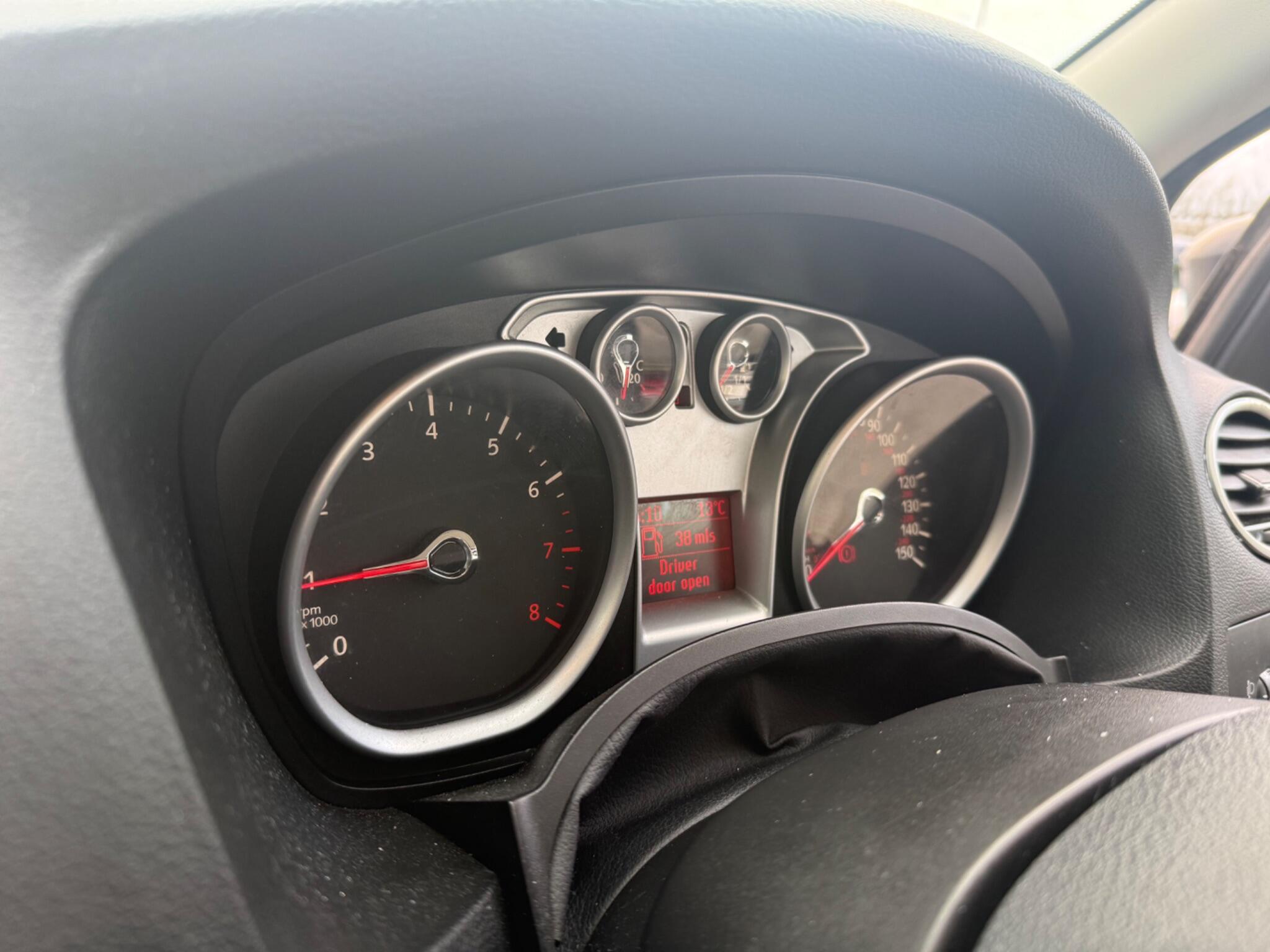 Ford Focus - Image 25