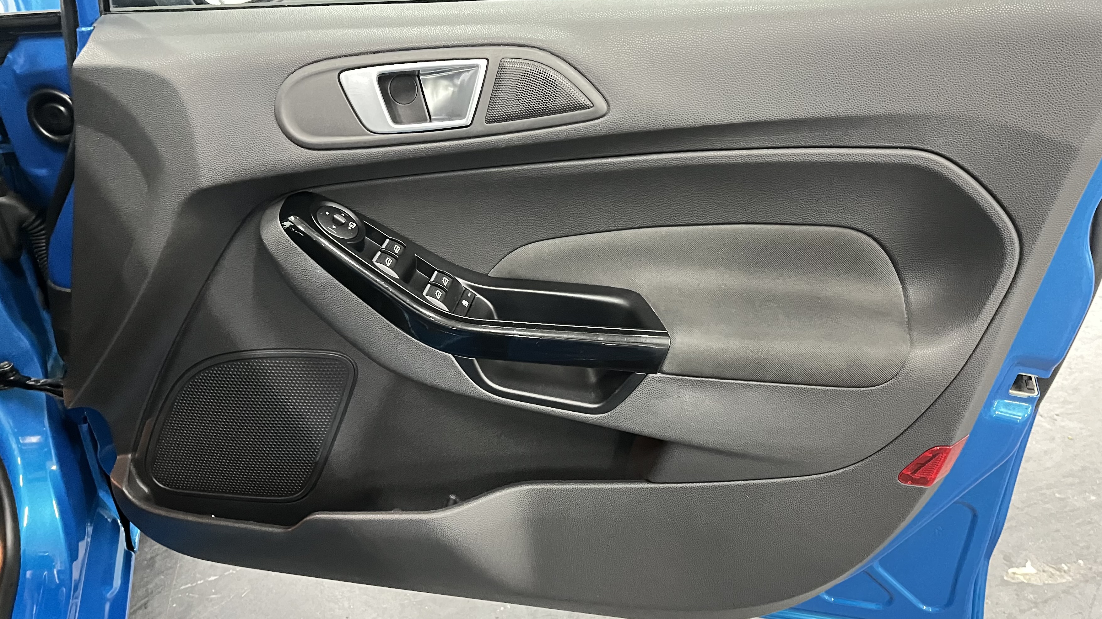 Ford Fiesta - Image 19