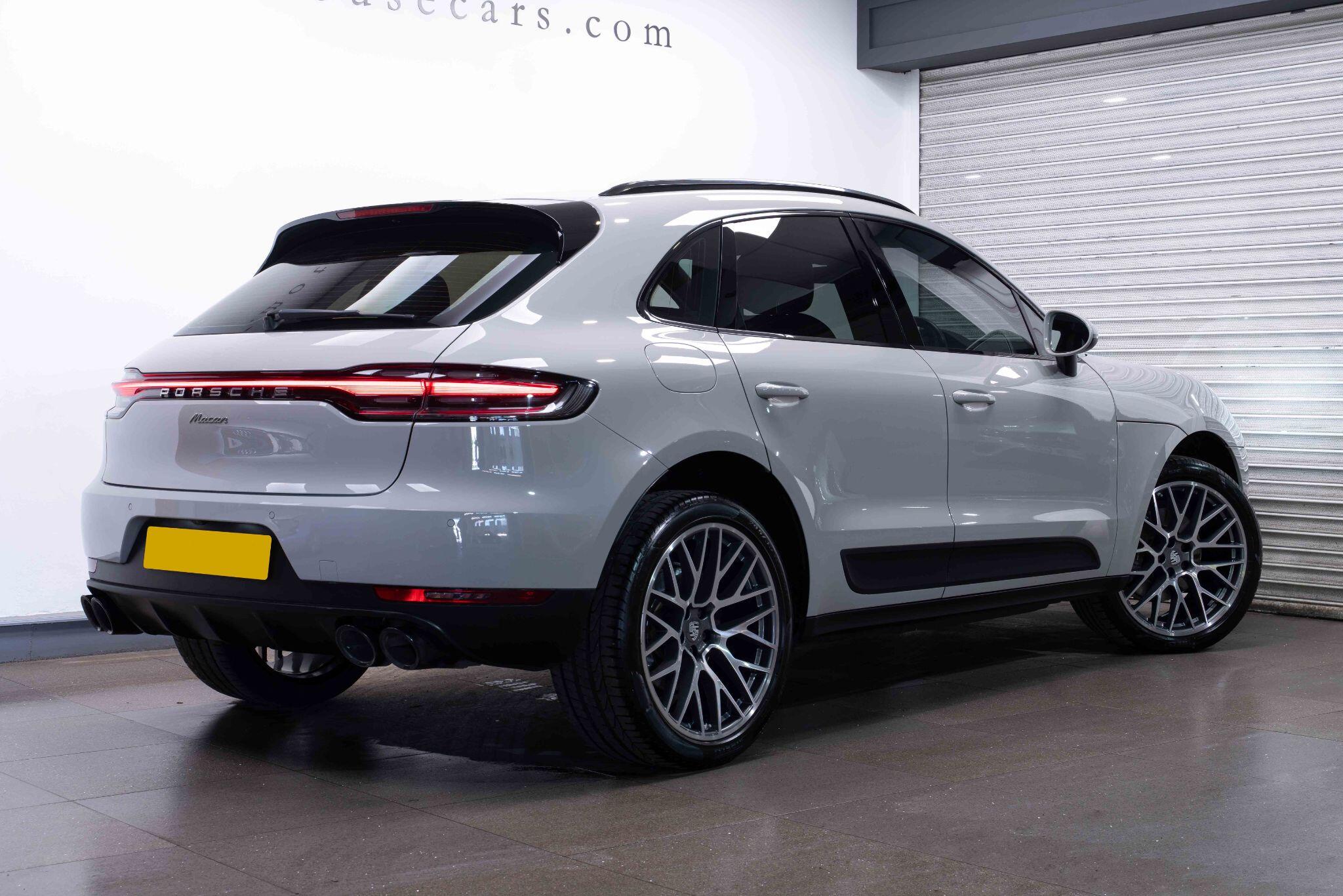 Porsche Macan - Image 2