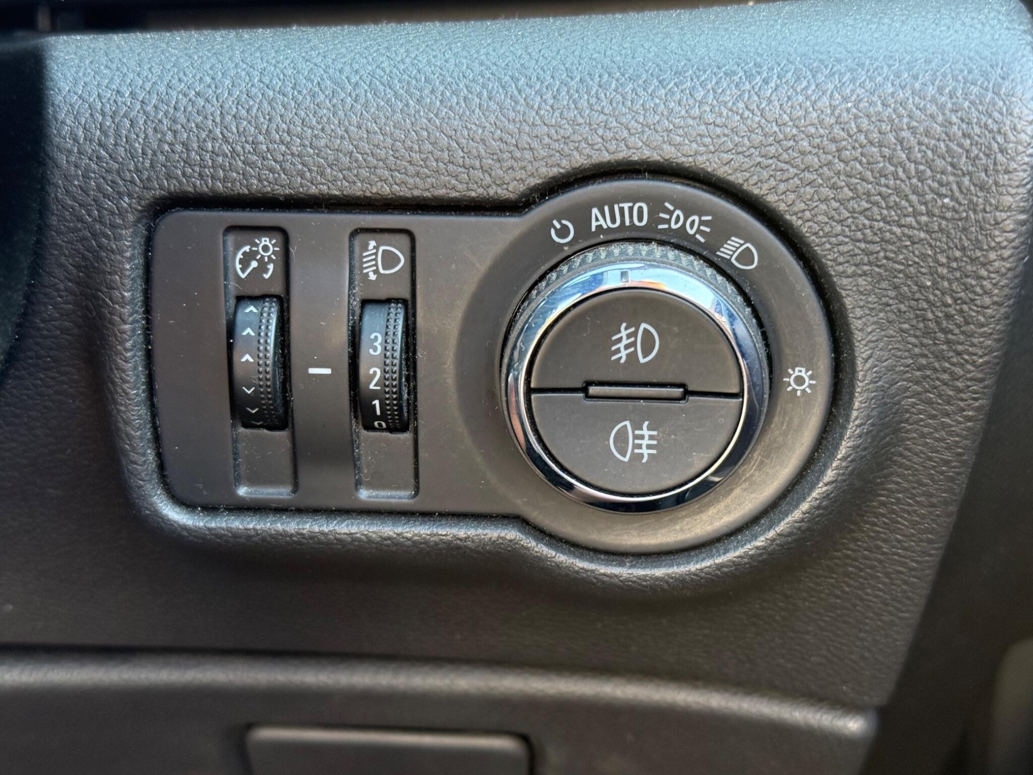 Vauxhall Cascada - Image 28