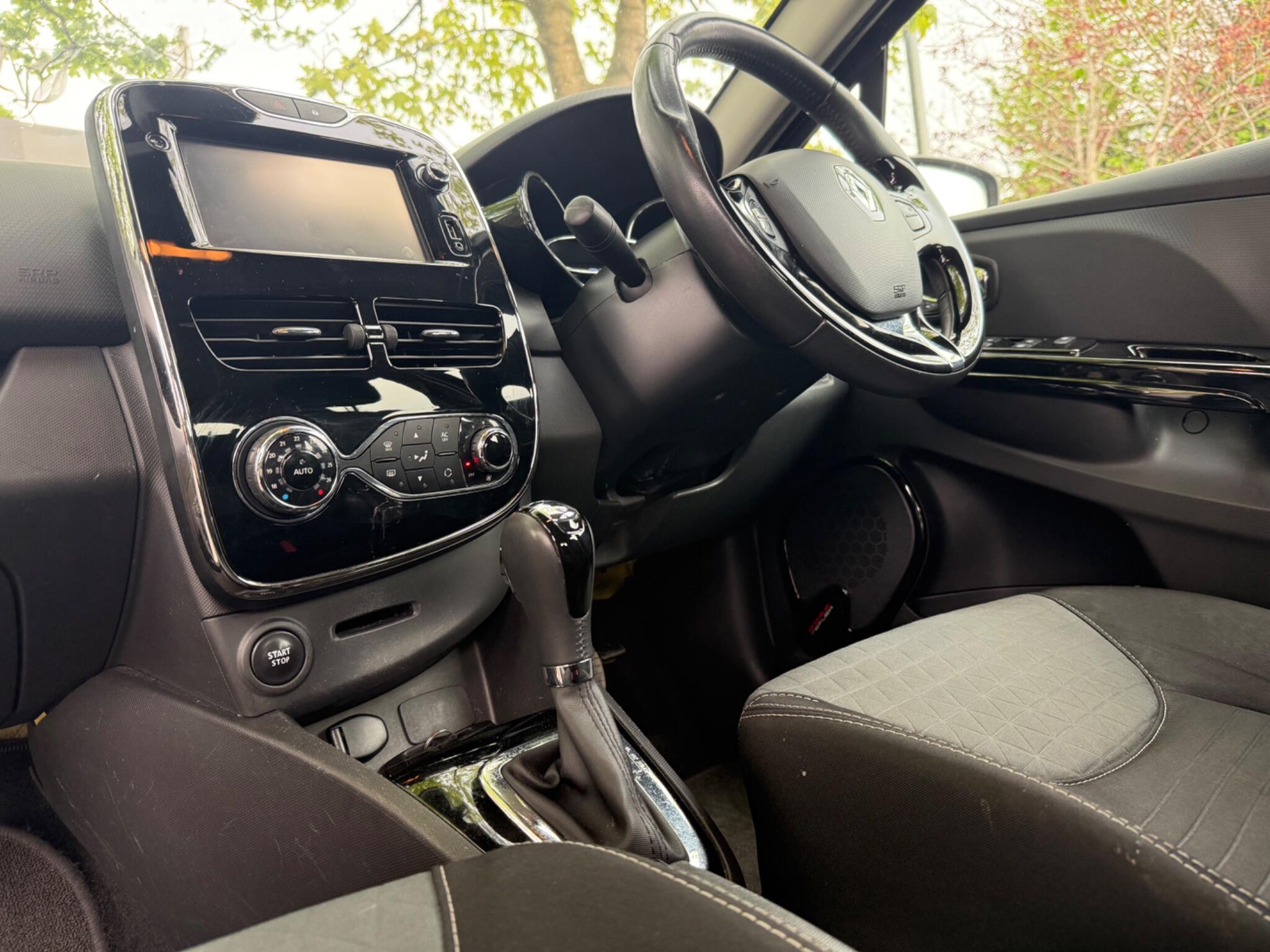 Renault Clio - Image 18