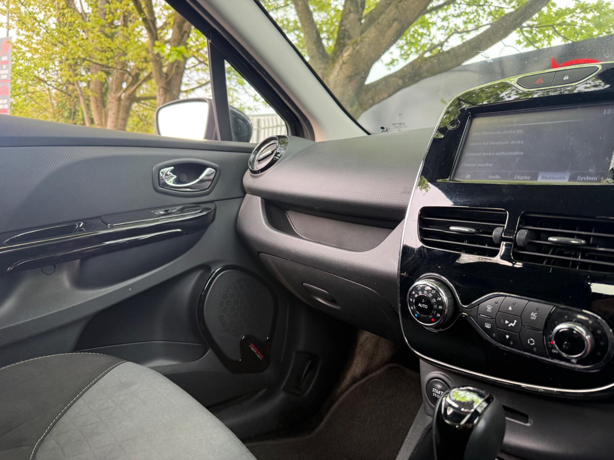 Renault Clio - Image 21