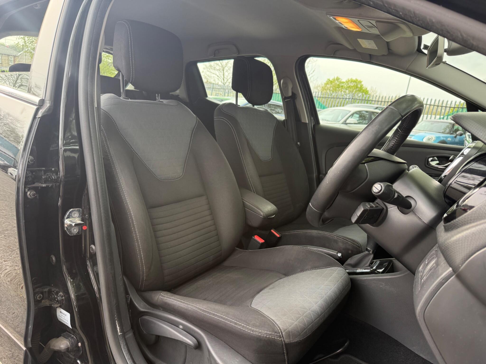 Renault Clio - Image 22