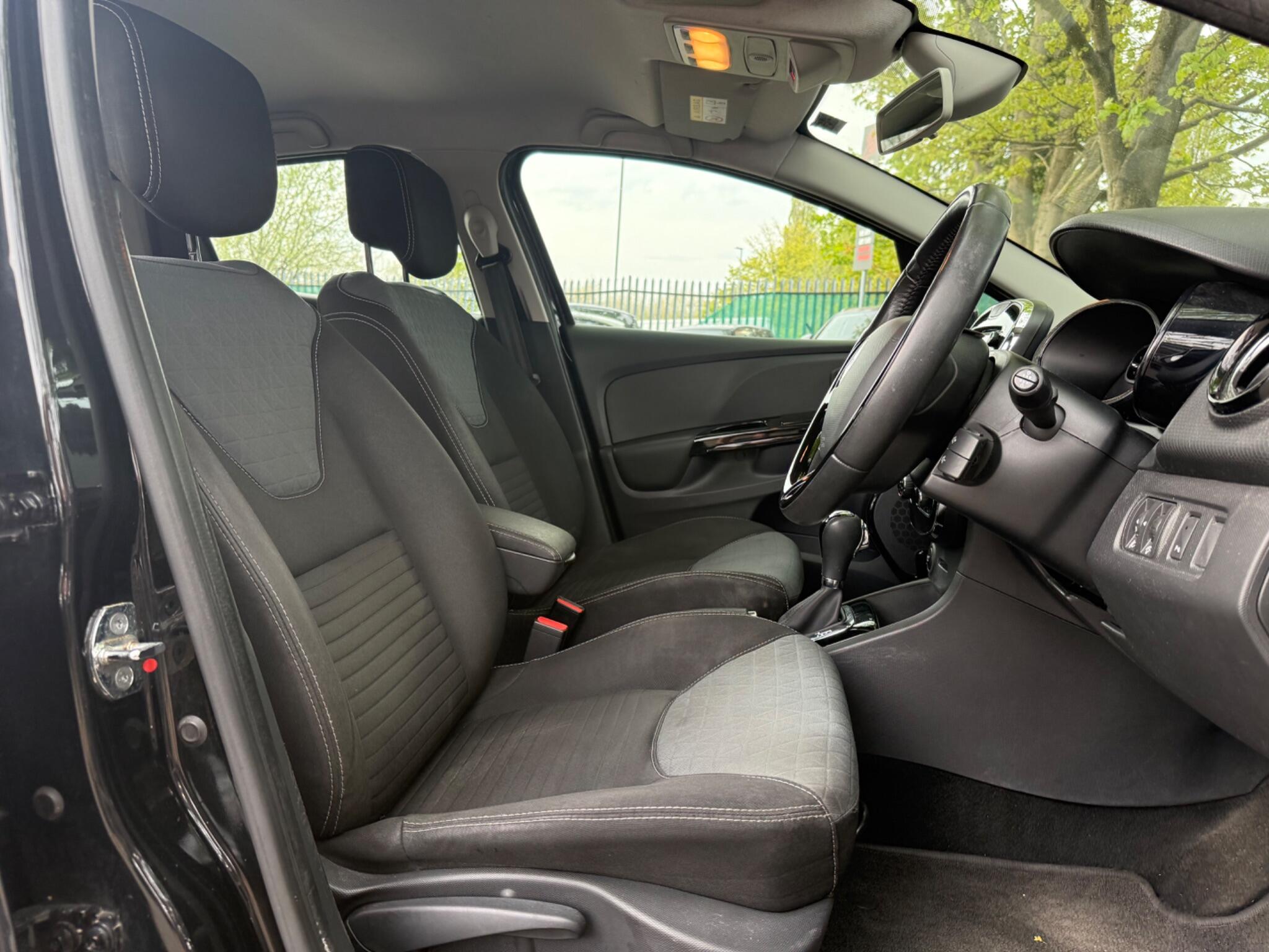 Renault Clio - Image 23