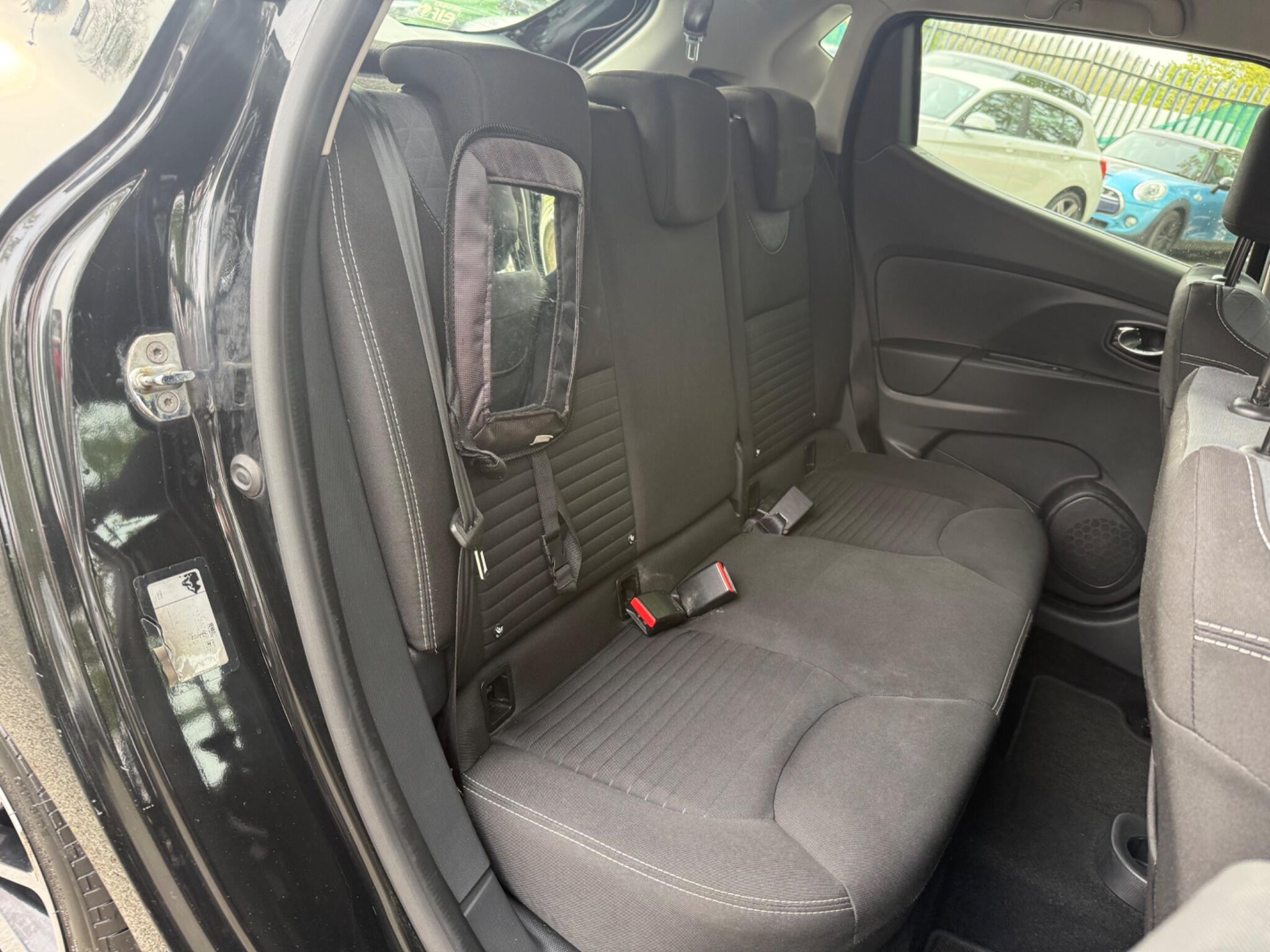 Renault Clio - Image 25