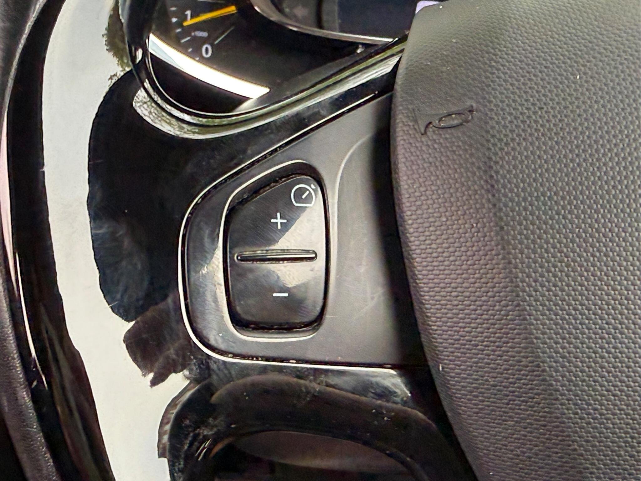 Renault Clio - Image 28