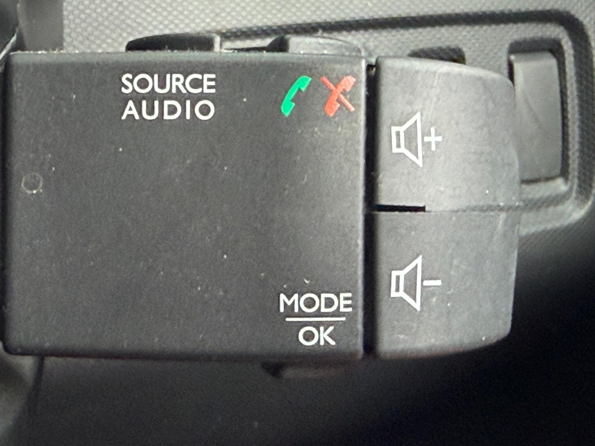 Renault Clio - Image 29