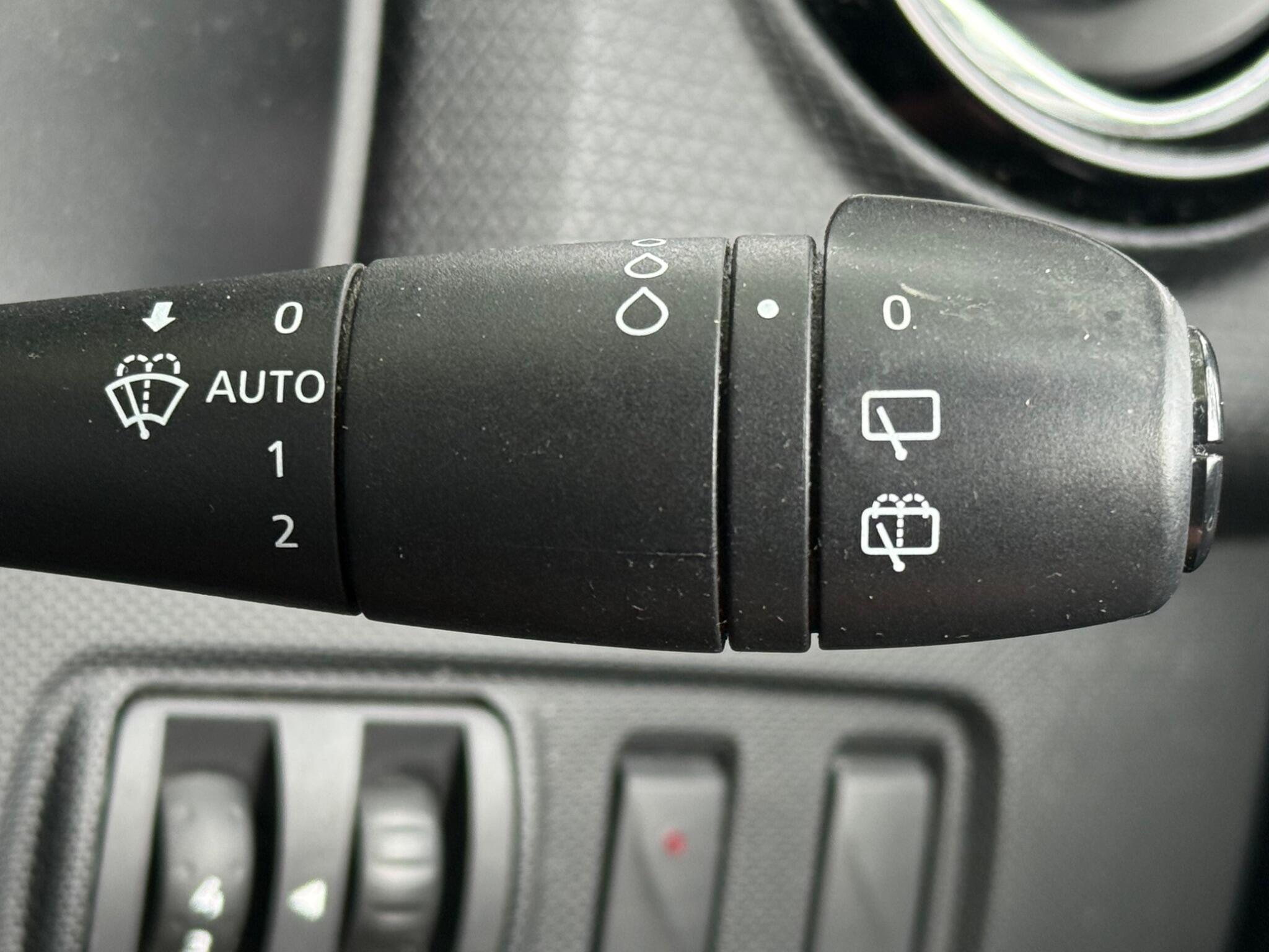 Renault Clio - Image 30