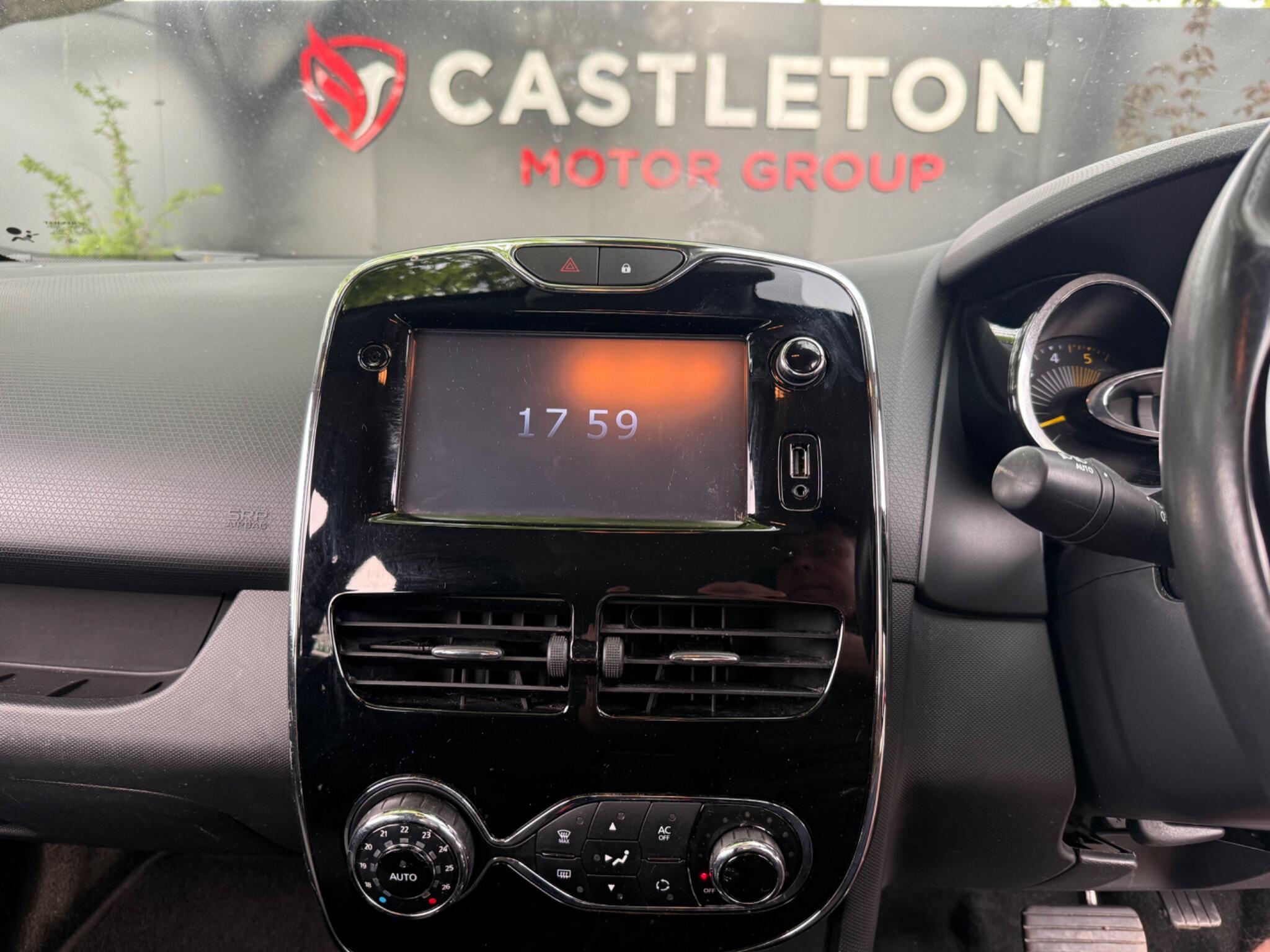 Renault Clio - Image 37