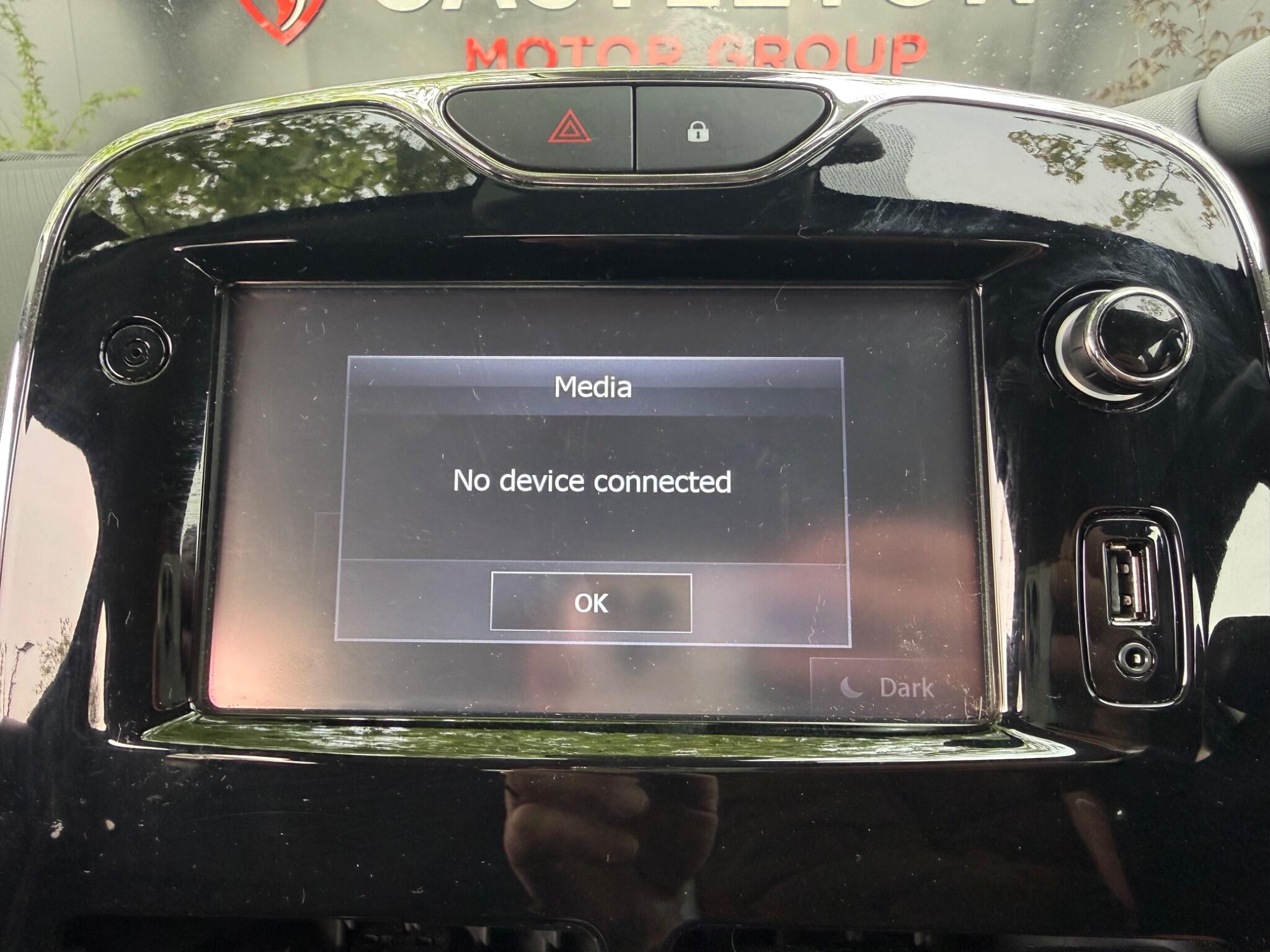 Renault Clio - Image 38