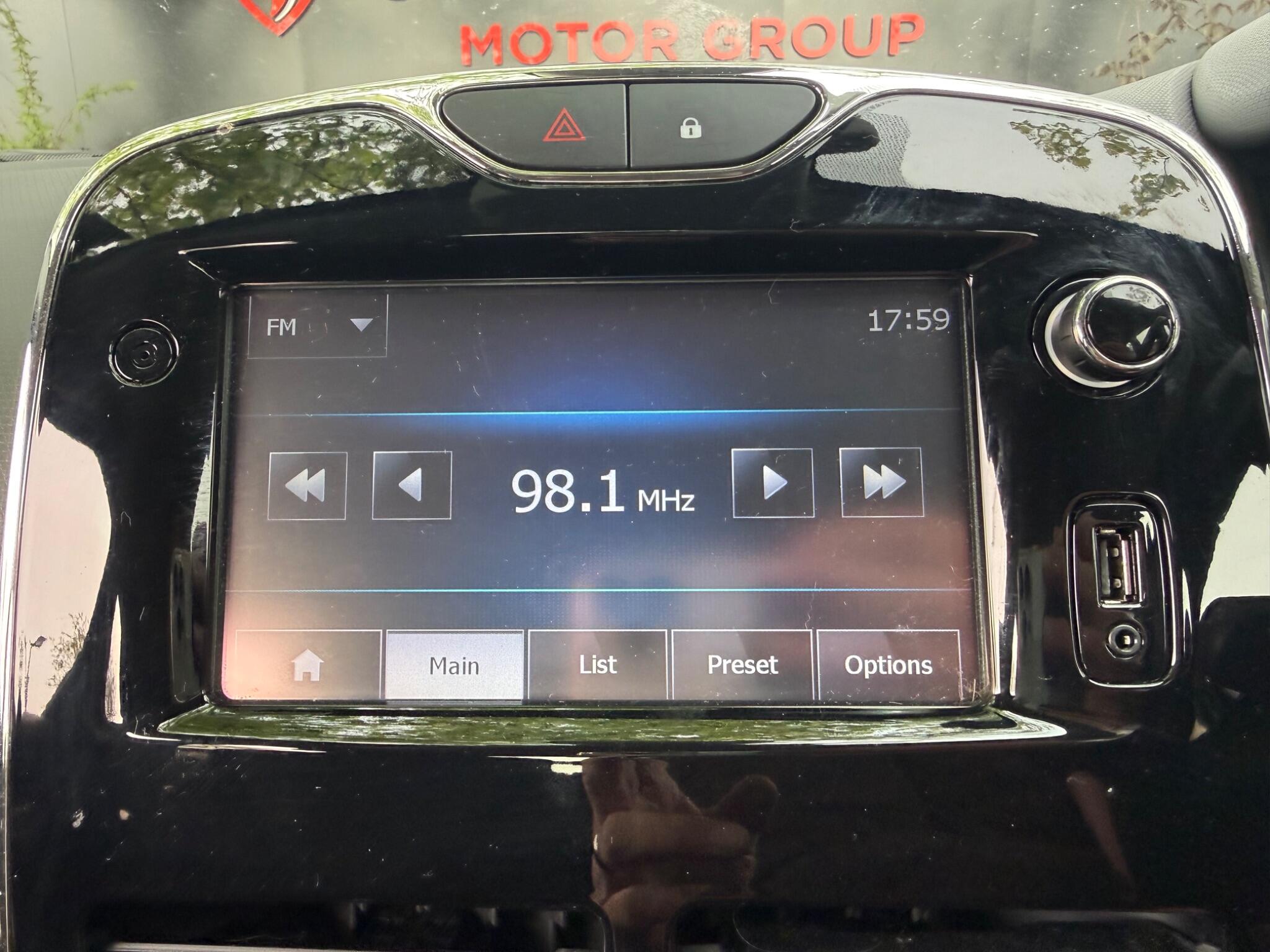 Renault Clio - Image 39