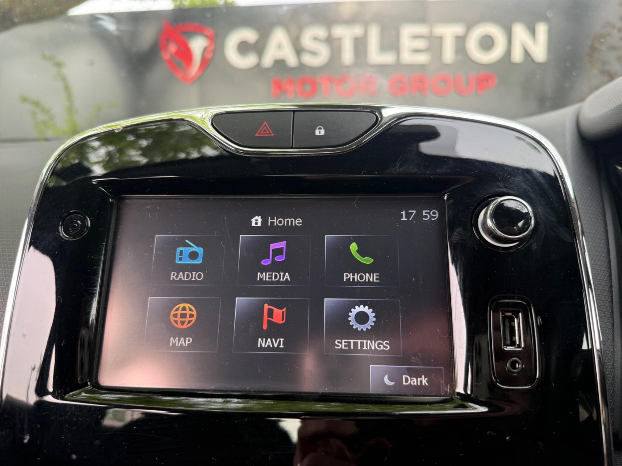 Renault Clio - Image 40