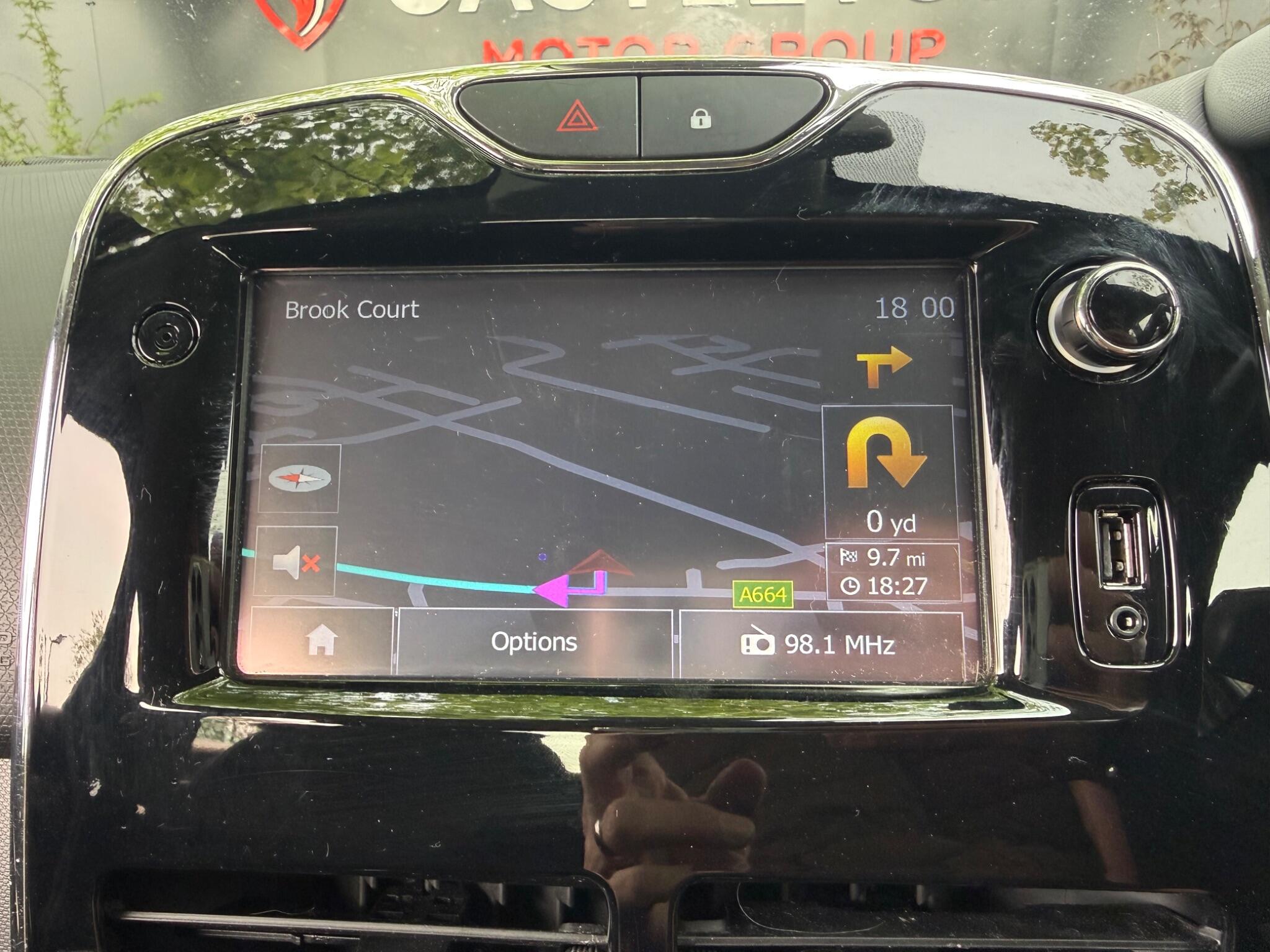 Renault Clio - Image 43